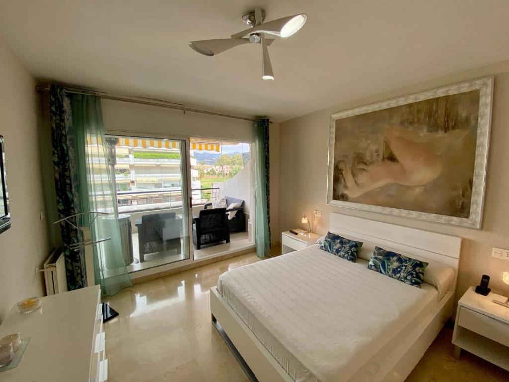 Peace views and terrace in Marbella