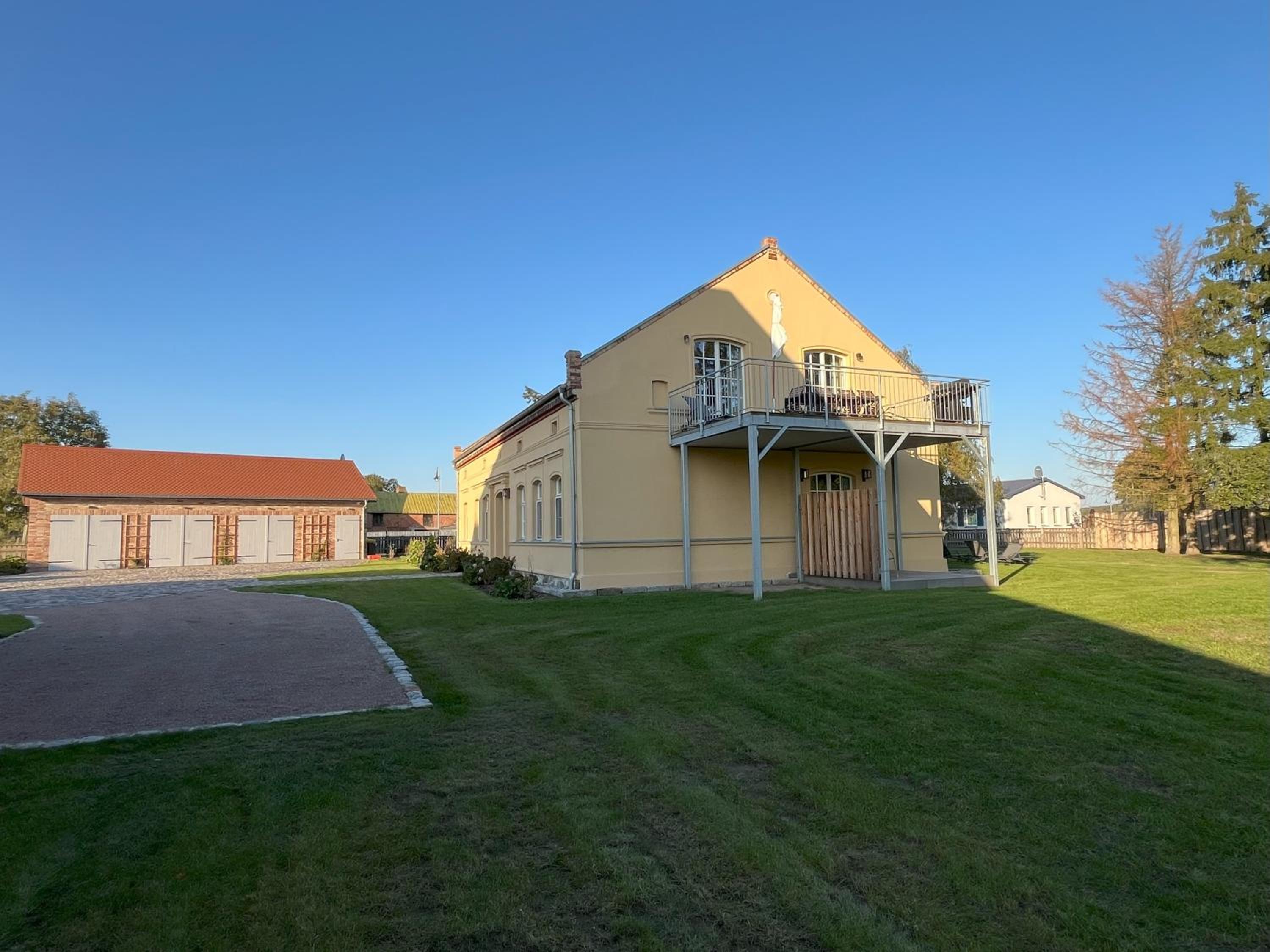 Gutshof in Liepe, 2 hochwertige Ferienwohnungen auf 280 qm, kombinierbar bis 14 Personen
