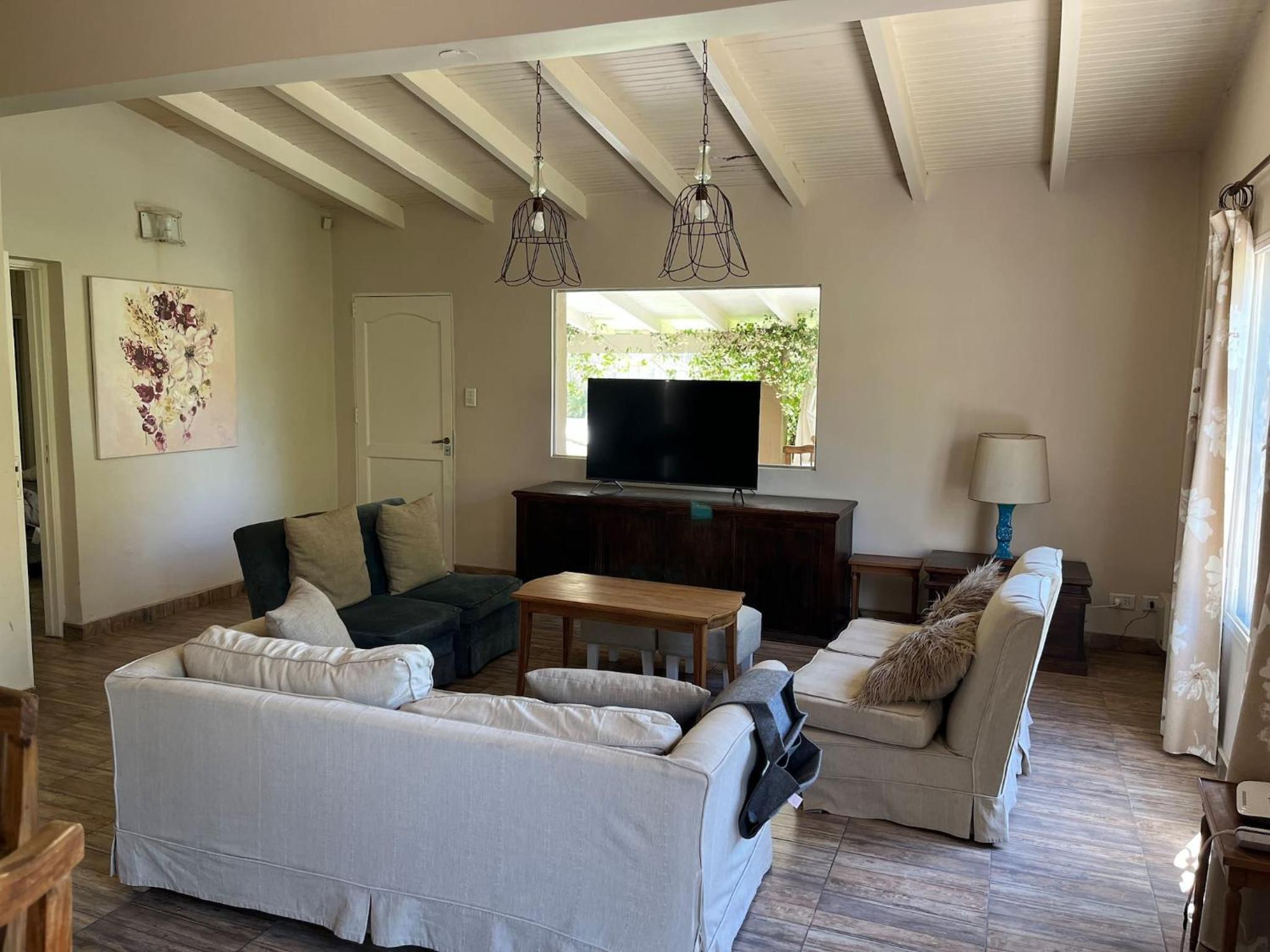Casa Juanita en Chacras, con Pileta y Jardín