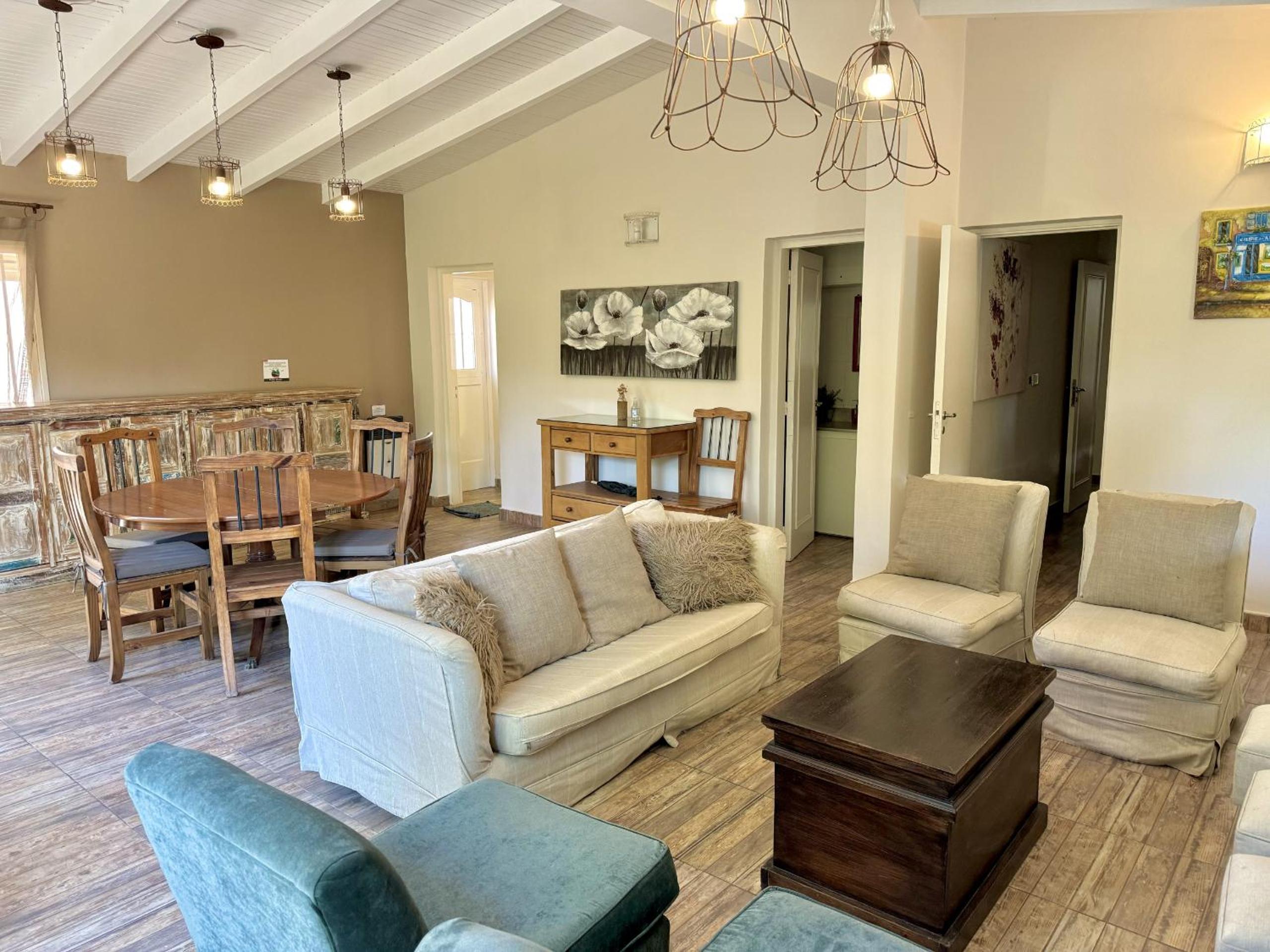 Casa Juanita en Chacras, con Pileta y Jardín