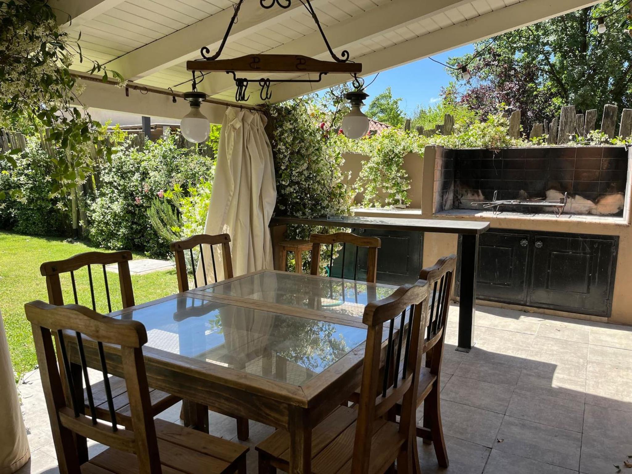 Casa Juanita en Chacras, con Pileta y Jardín