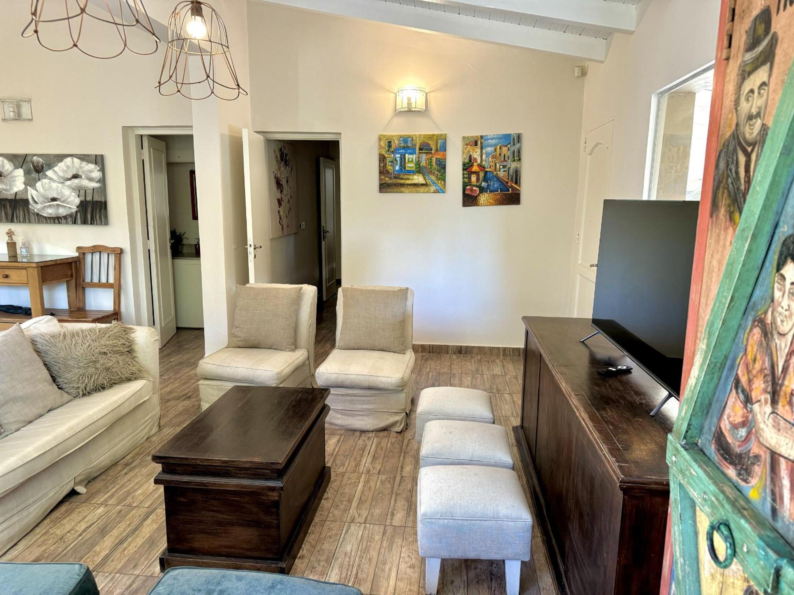 Casa Juanita en Chacras, con Pileta y Jardín