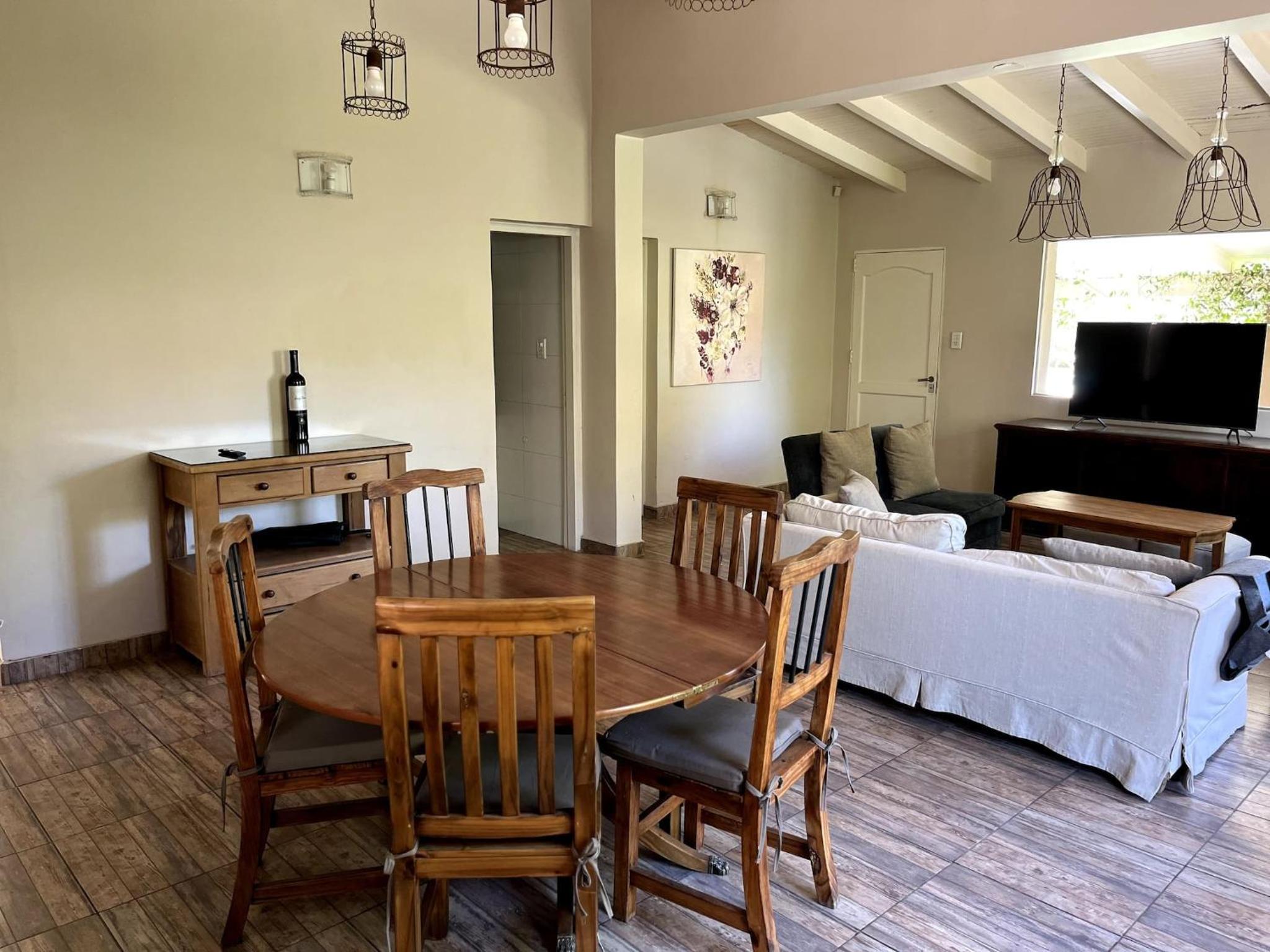 Casa Juanita en Chacras, con Pileta y Jardín