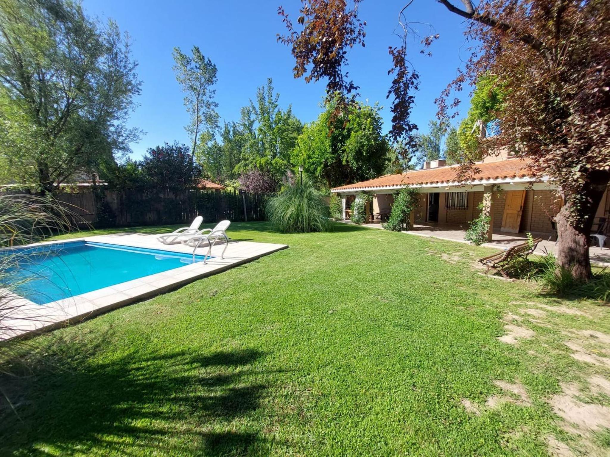 Casa Juanita en Chacras, con Pileta y Jardín