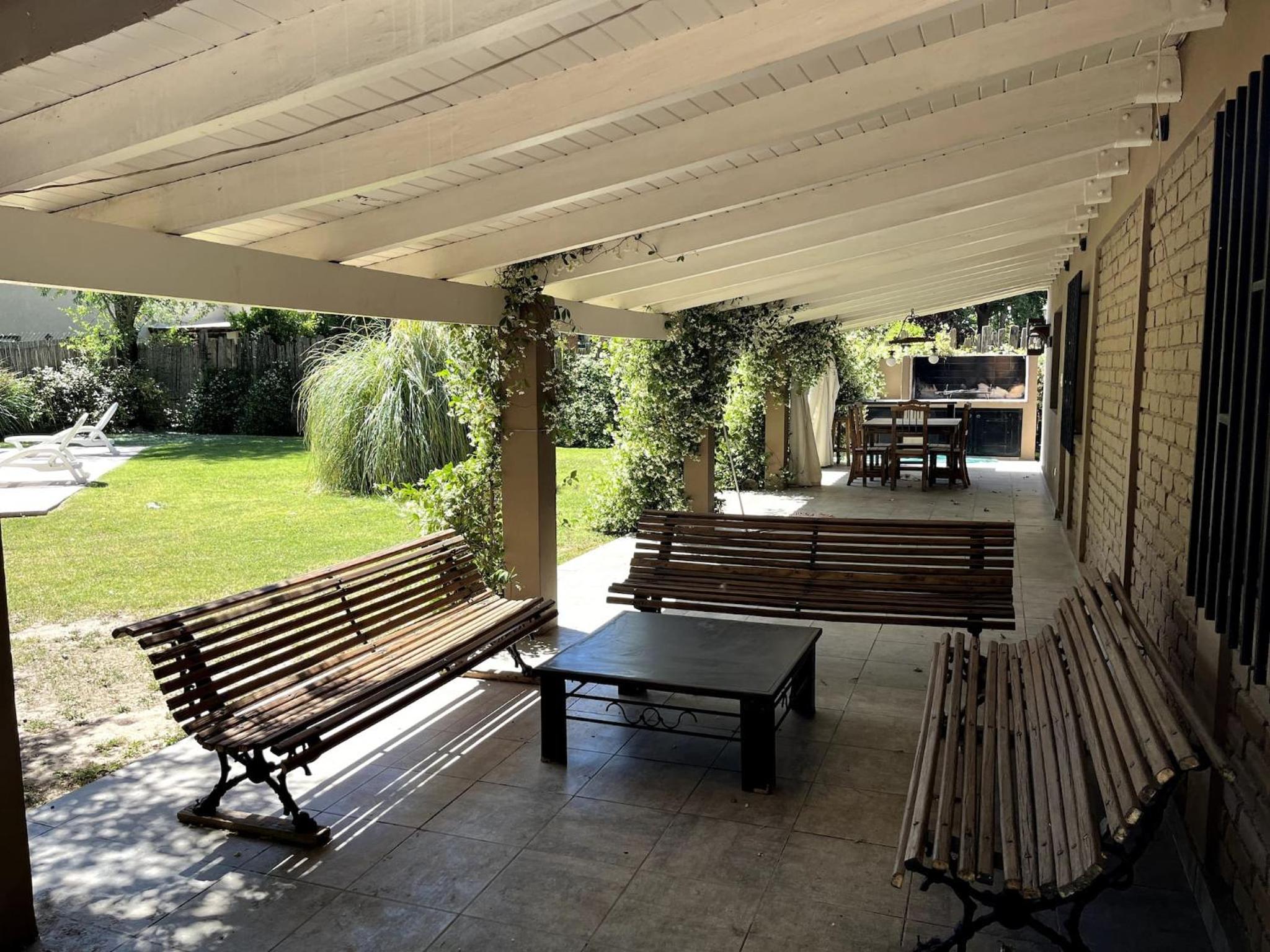 Casa Juanita en Chacras, con Pileta y Jardín