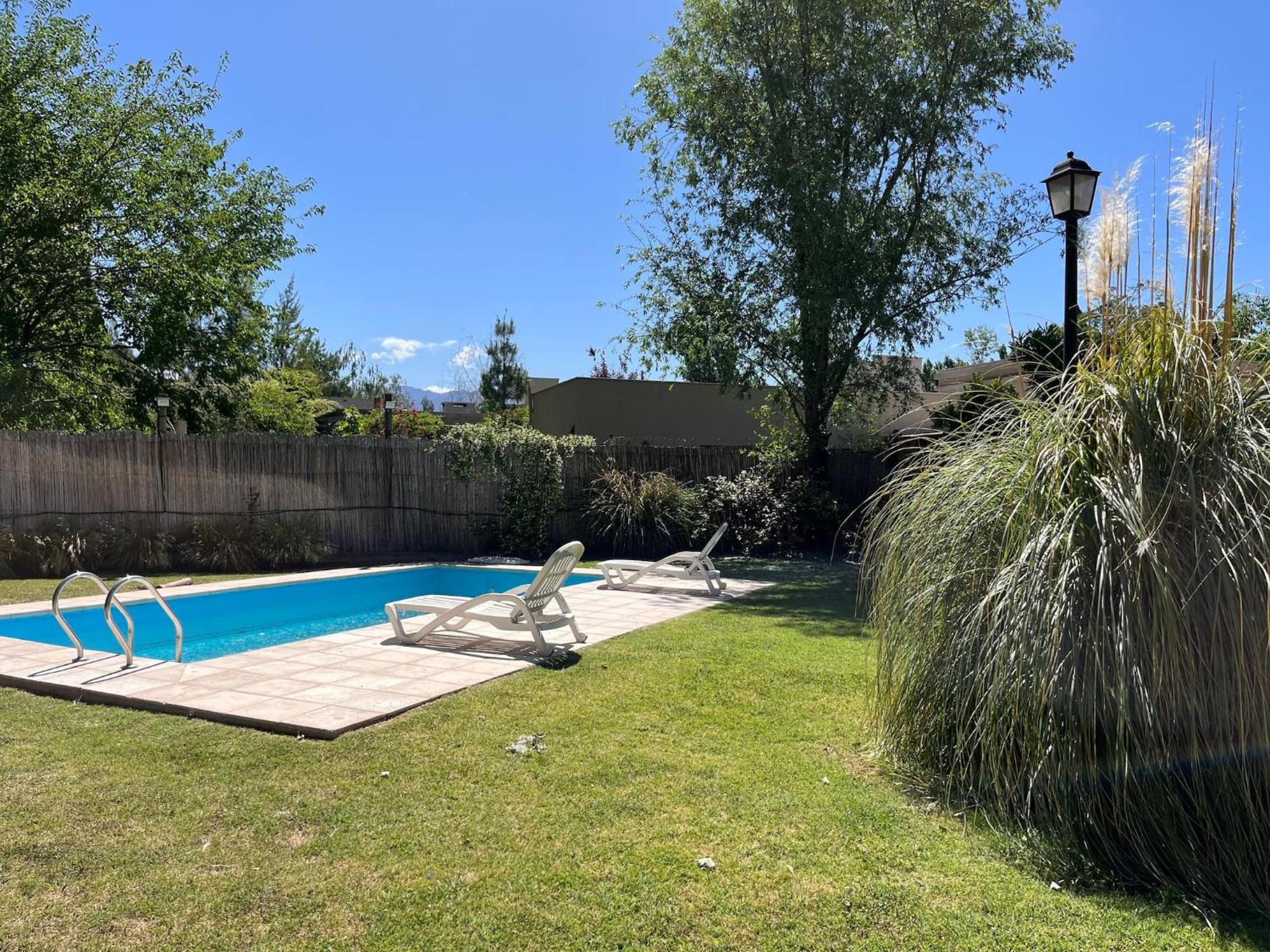 Casa Juanita en Chacras, con Pileta y Jardín