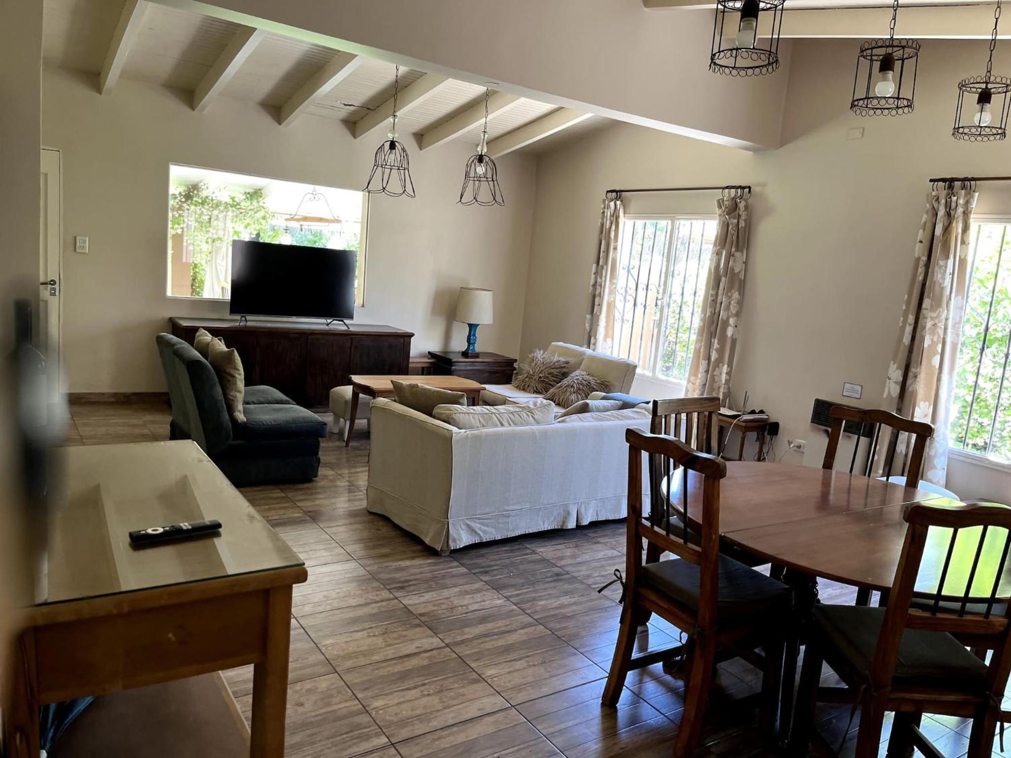 Casa Juanita en Chacras, con Pileta y Jardín
