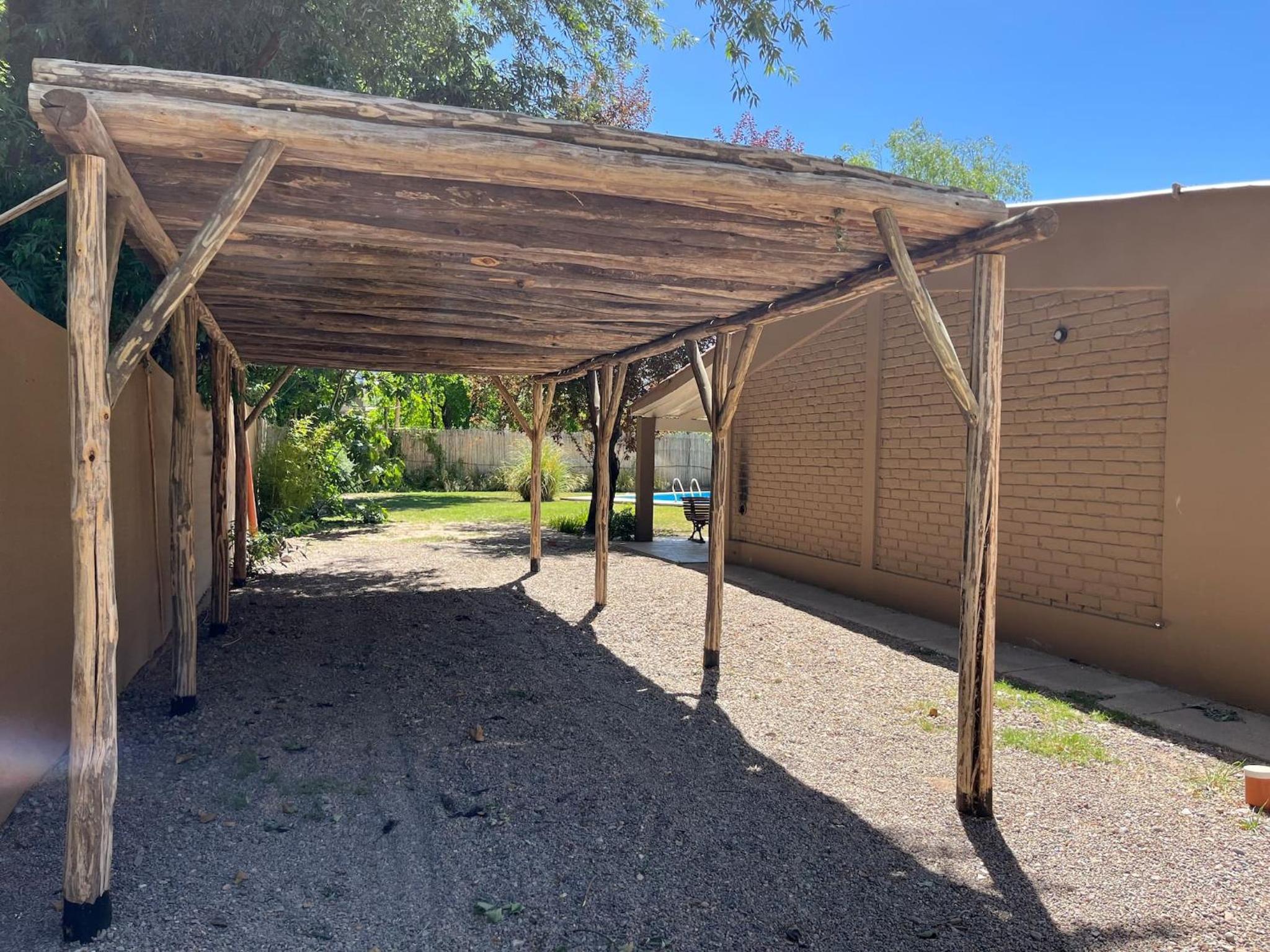 Casa Juanita en Chacras, con Pileta y Jardín