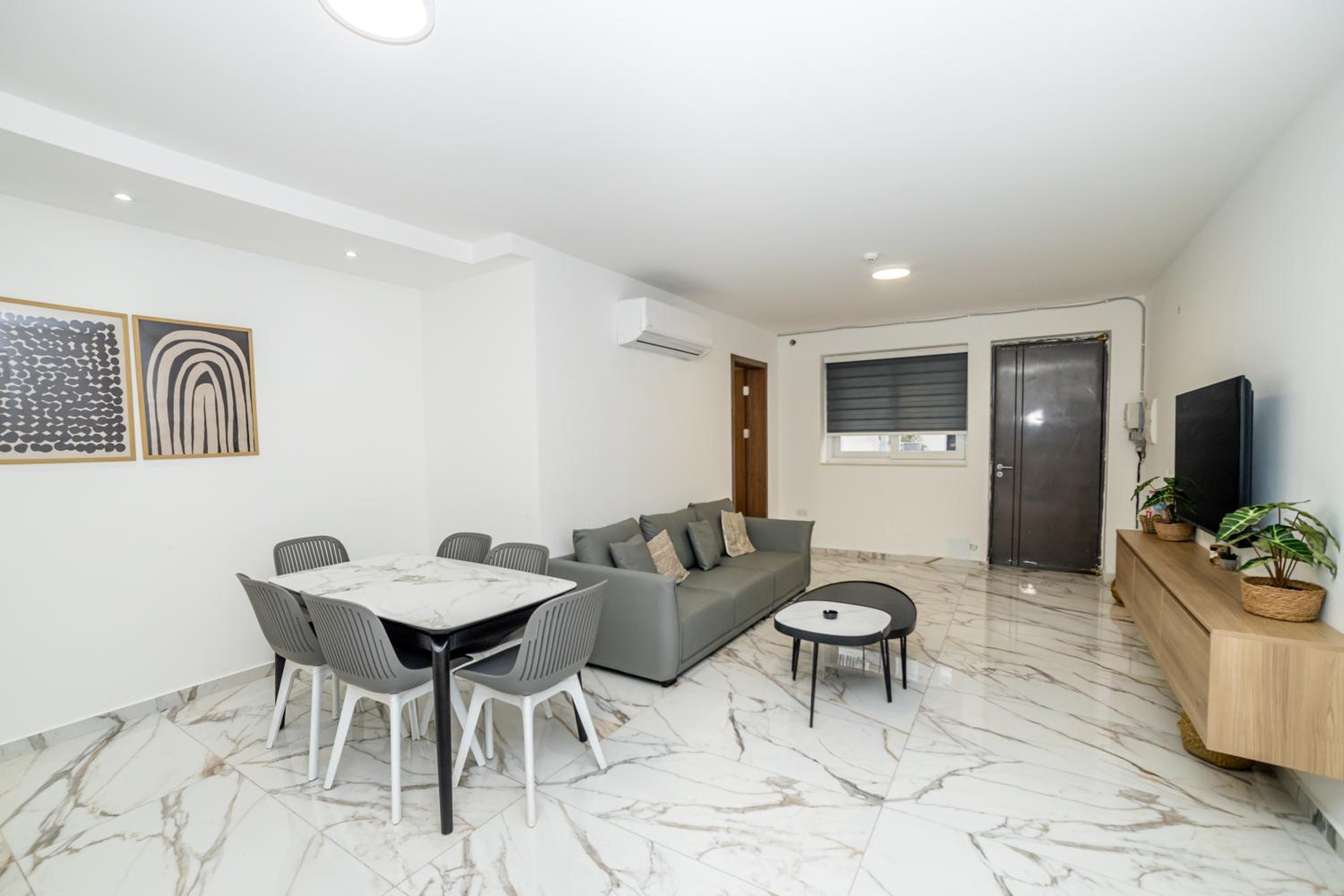 Modern 3BR Maisonette with Terrace - by HostMT photo 3