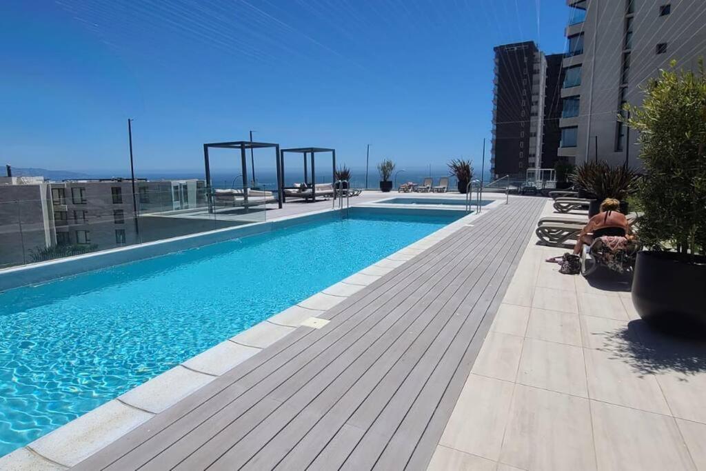 Amplio dpto, vista insuperable, 2 parkings