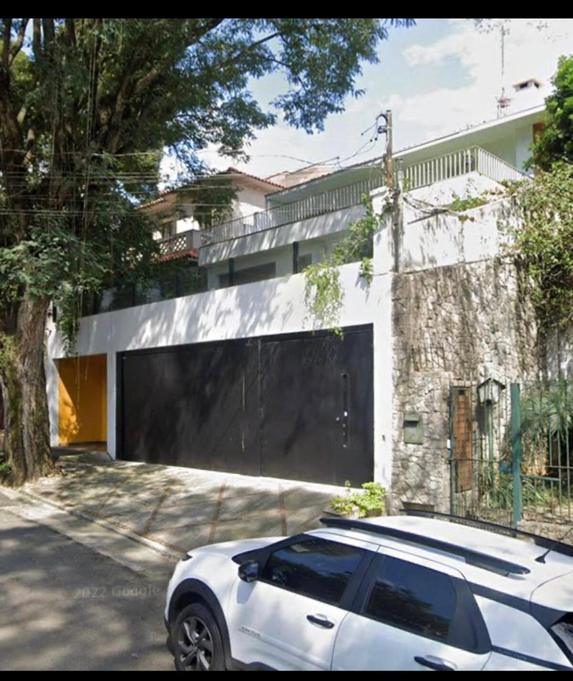Casa linda e bem localizada