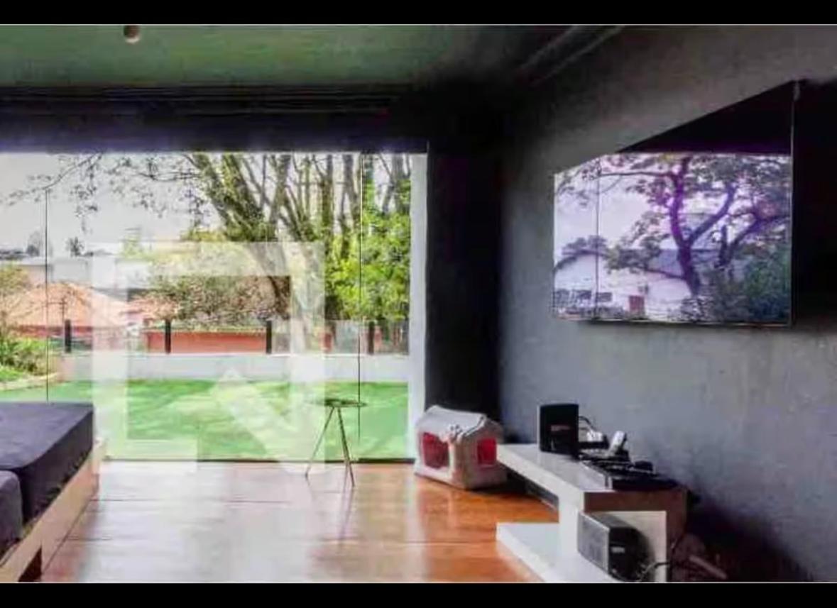 Casa linda e bem localizada