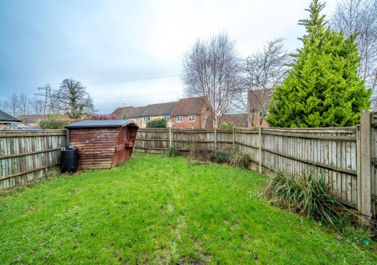 Stylish Crawley 1BR with Private Garden Free Parking Near Gatwick LGW view 3
