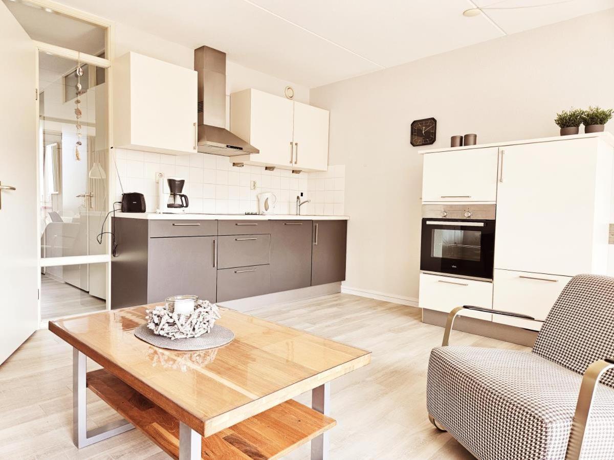 Urlaubsbrise 52 Ameland - schön eingerichtete Wohnung für bis zu 5 Personen - Balkon nach Süden ausgerichtet mit schönem Blick in den Innengarten