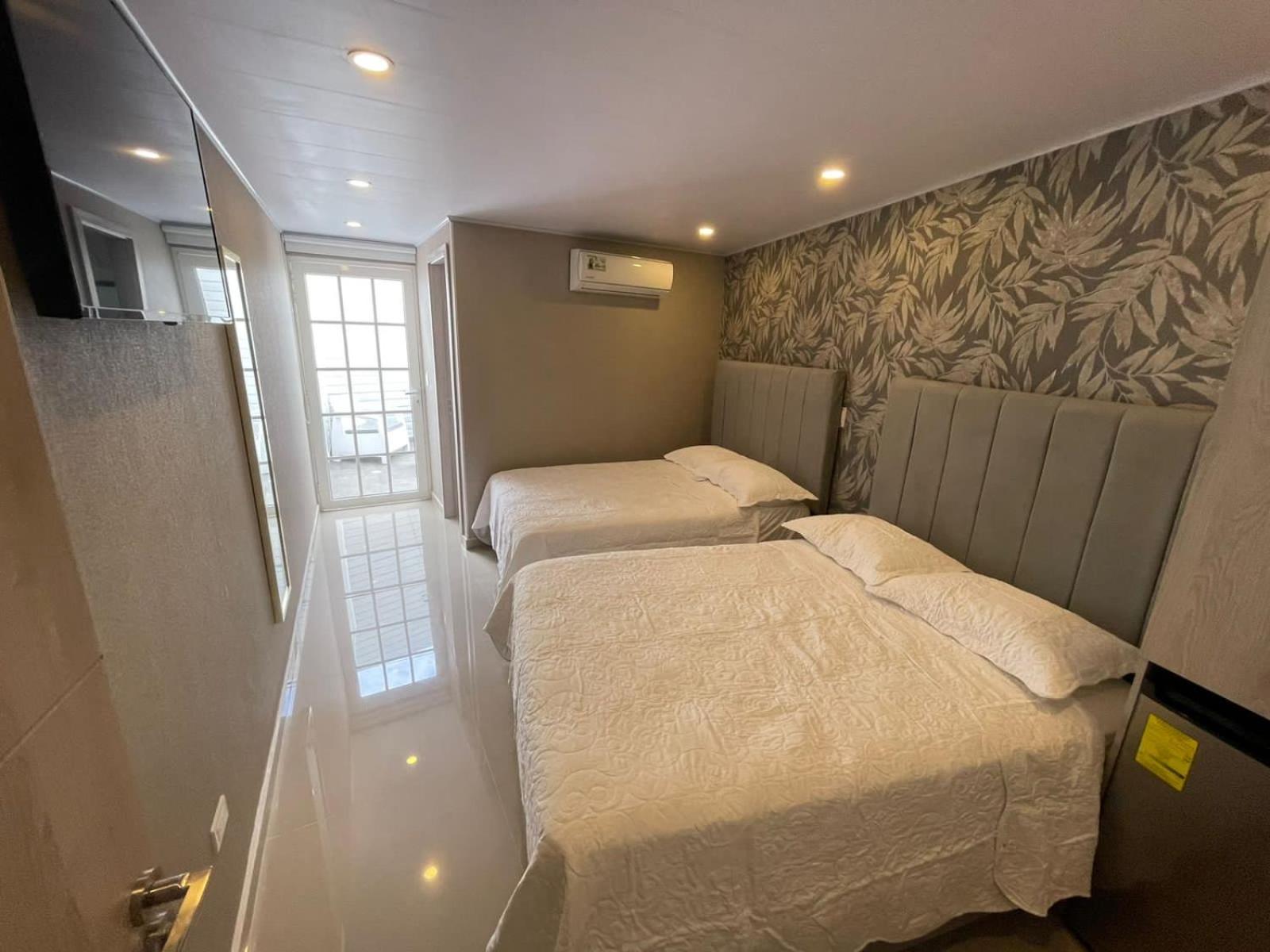 Hotel Oasis Hotel - Image 1