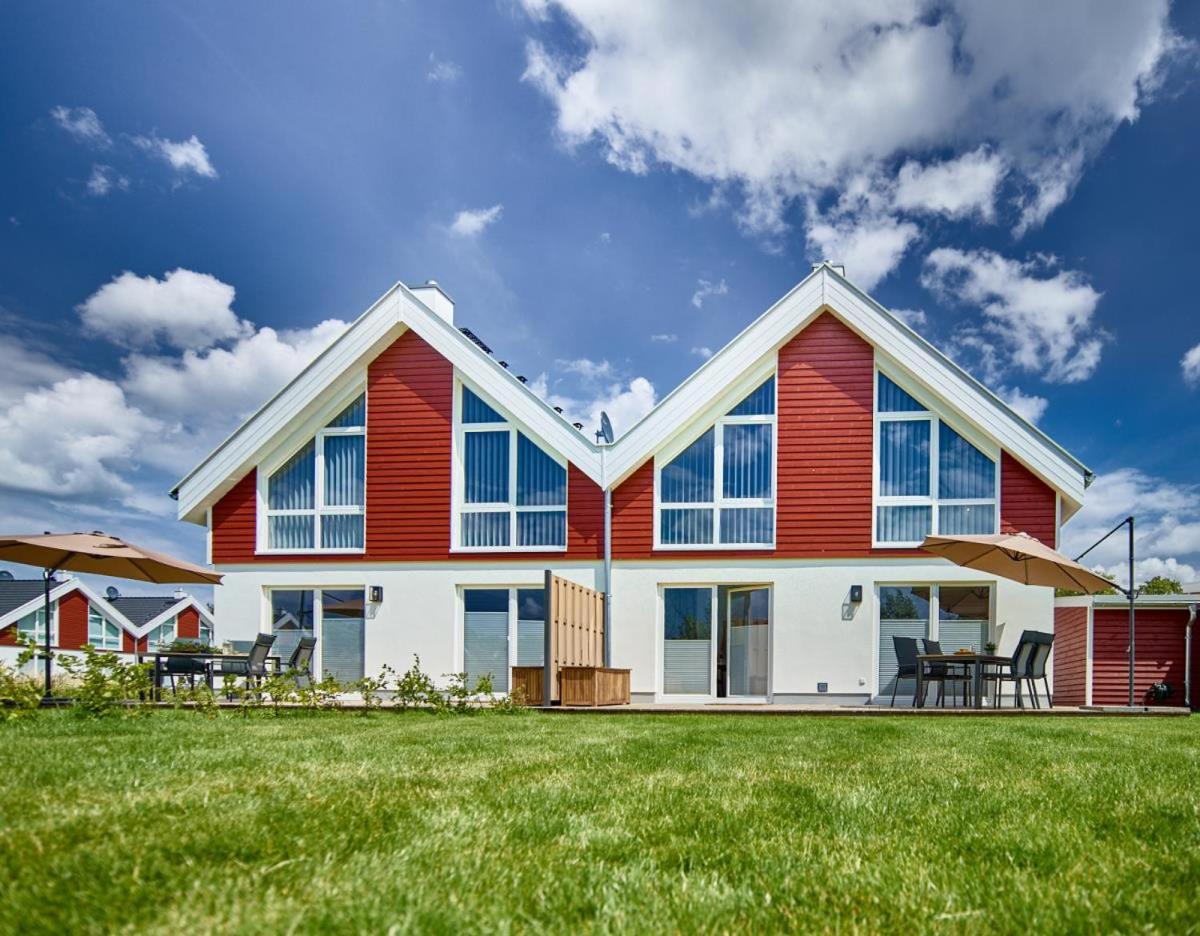 Pier 84 - tolles Ferienhaus für bis zu 4 Personen mit Kaminofen und Sauna - Haustiere herzlich willkommen, direkt am Wasser gelegen