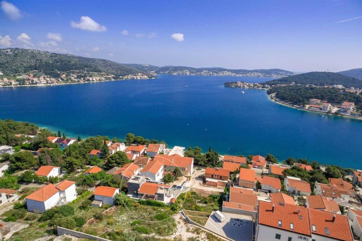 Prestige Vacation Villa With Gorgeous Pool And BBQ Area view 5