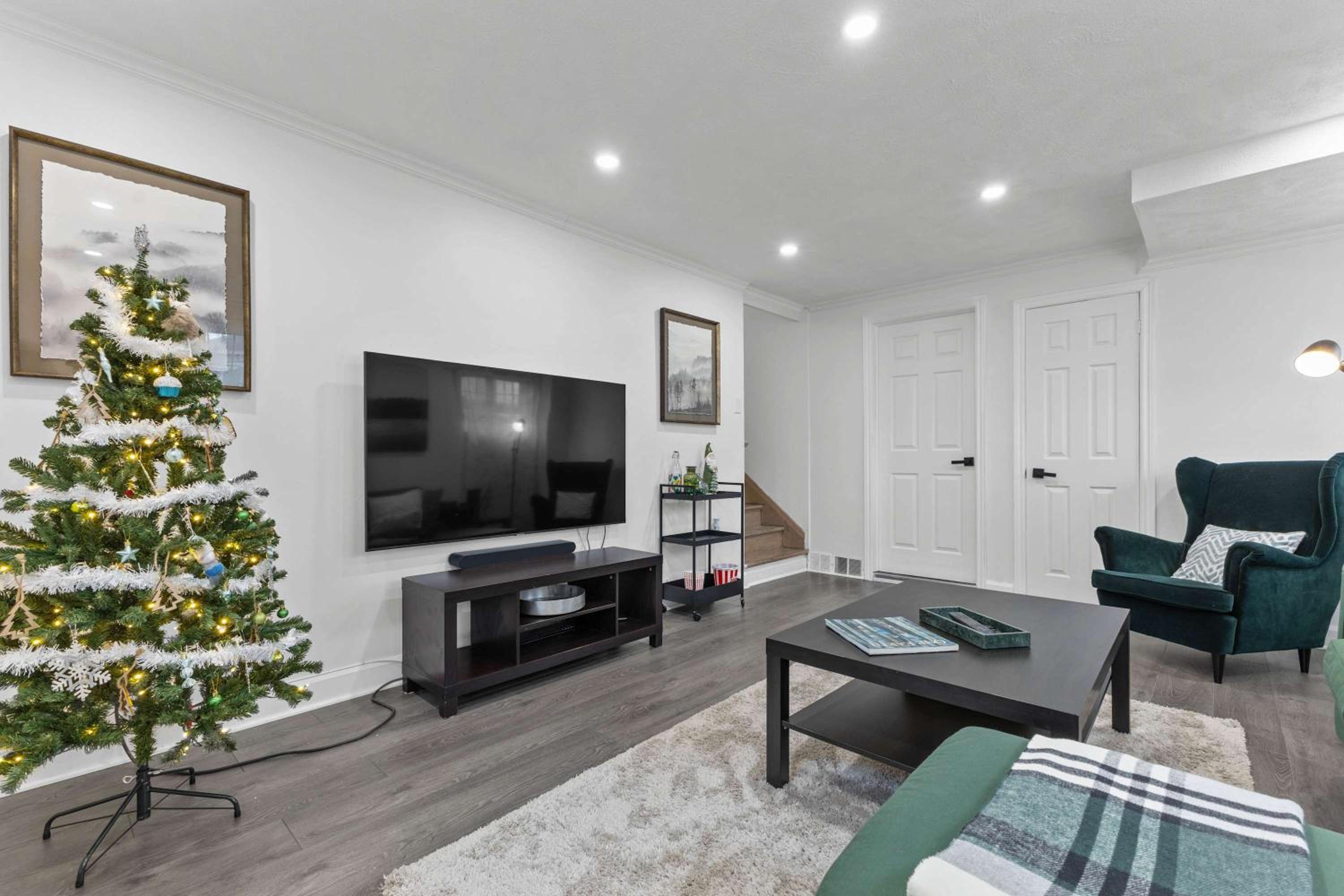 Spacious Urban Cabin in West Montreal - 4BR