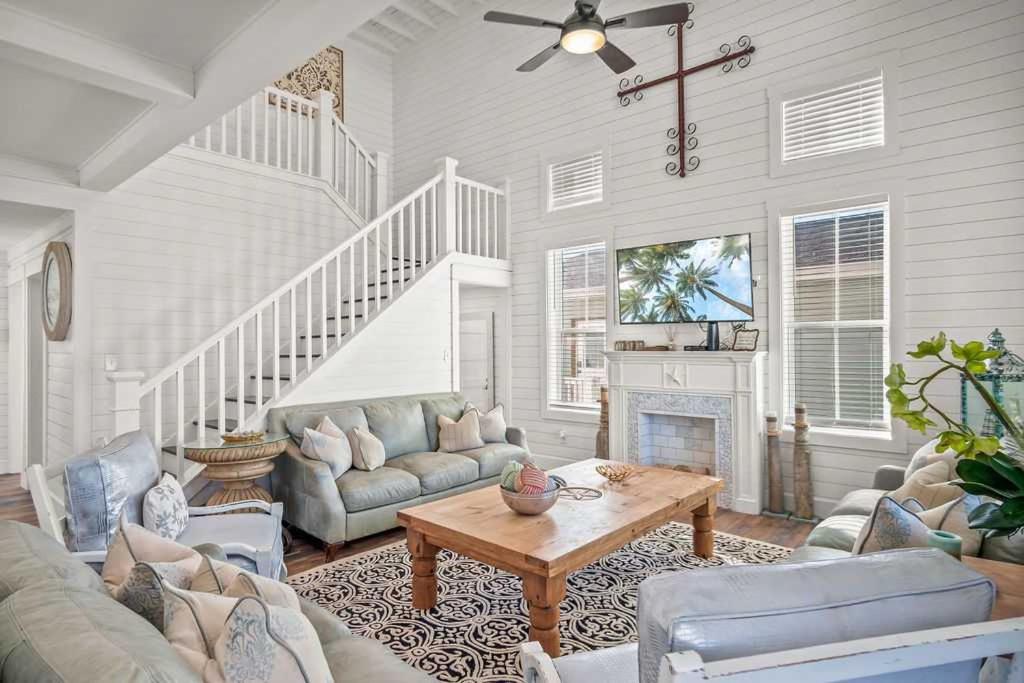 Pristine 5 Br Home Walk to Beach Pool Beach Toys view 3