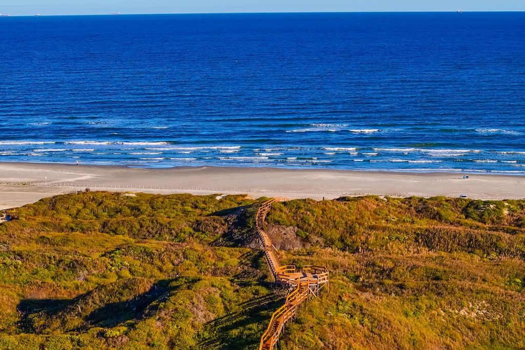 Pristine 5 Br Home Walk to Beach Pool Beach Toys view 4