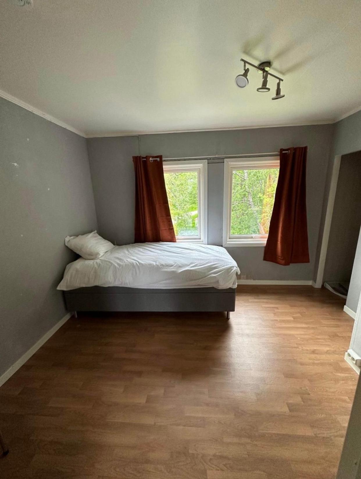 Self catering hostel 3km from Finnsnes and Senja view 3