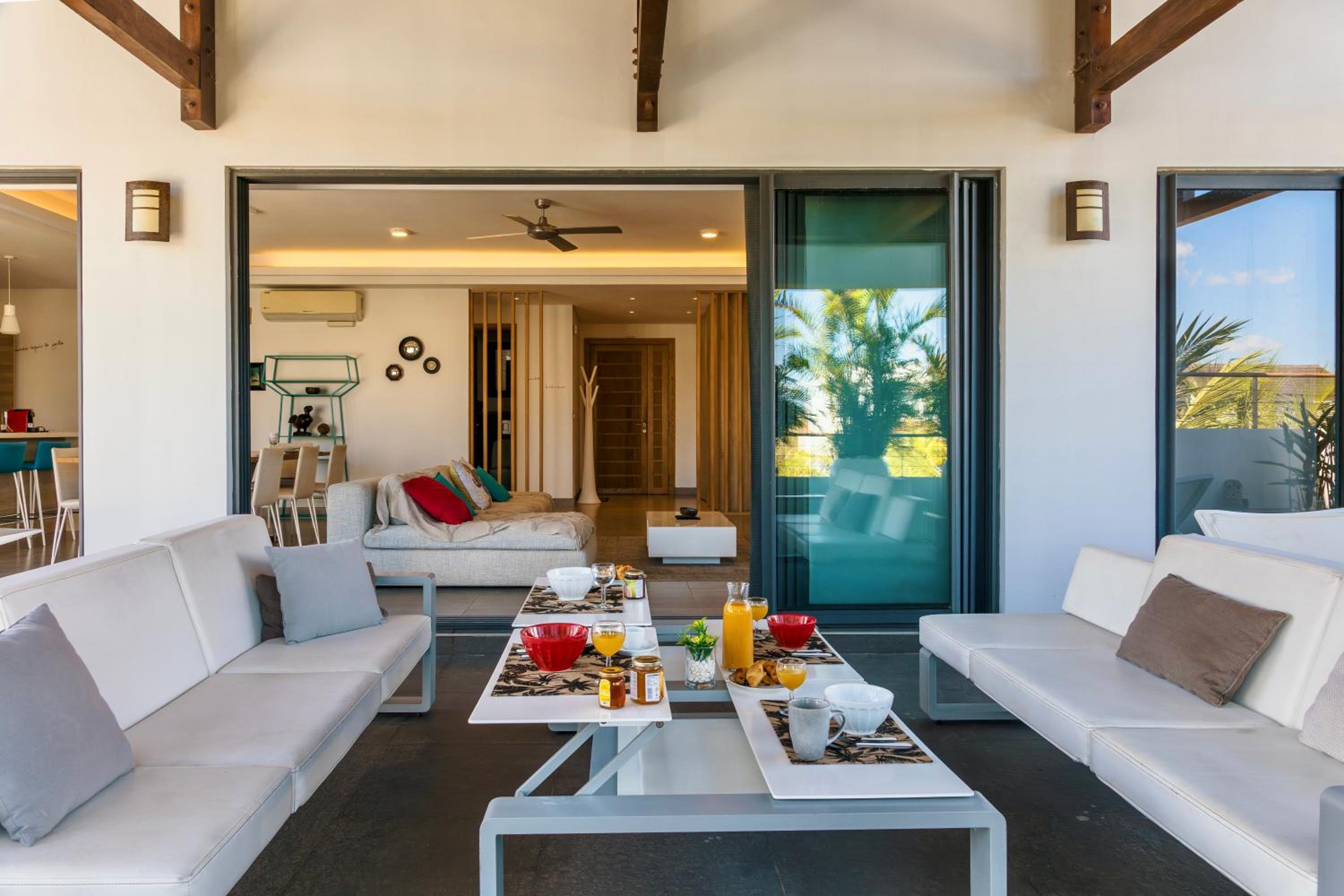Luxury Penthouse with Jacuzzi, 2 min to Beach view 2
