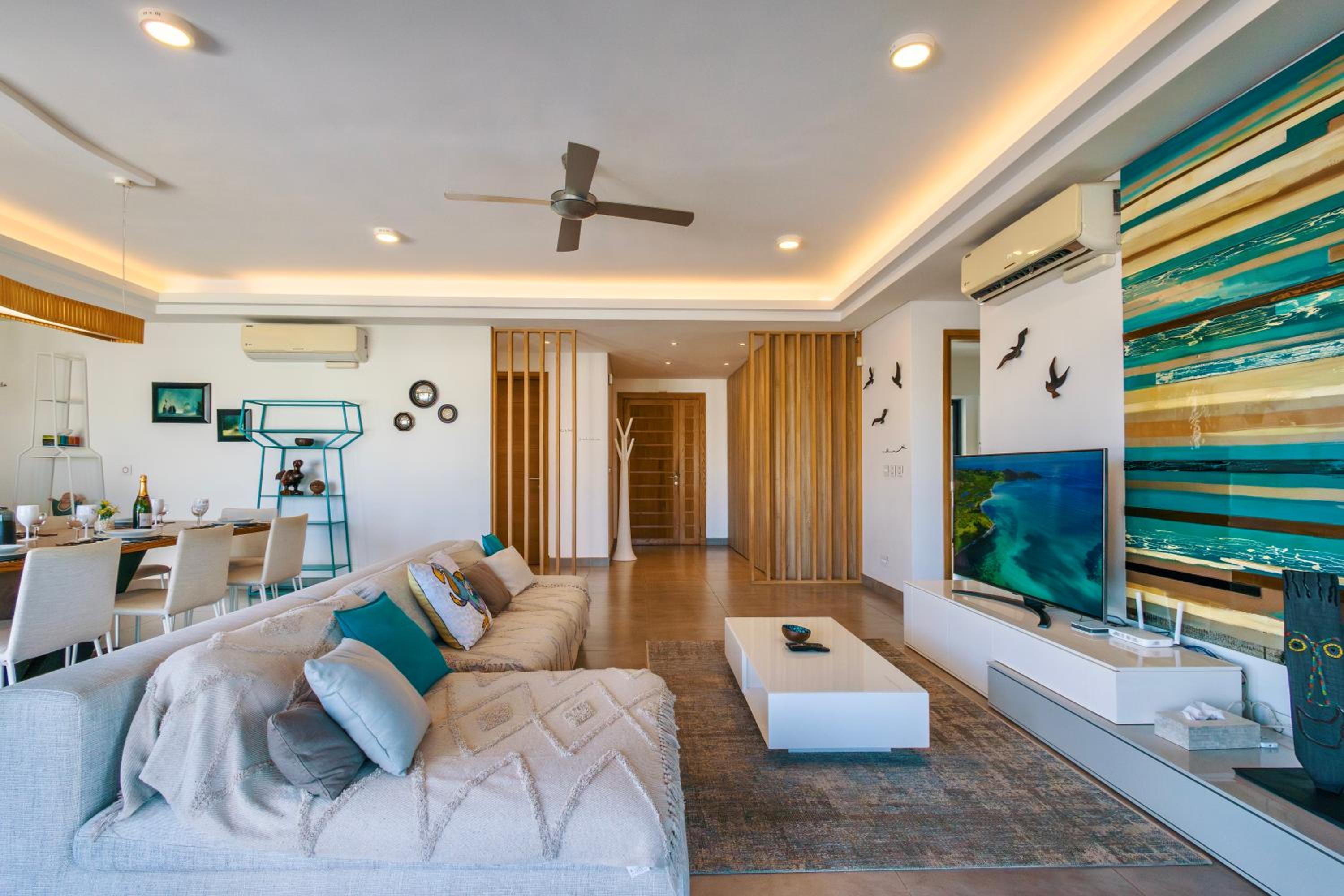 Luxury Penthouse with Jacuzzi, 2 min to Beach view 4