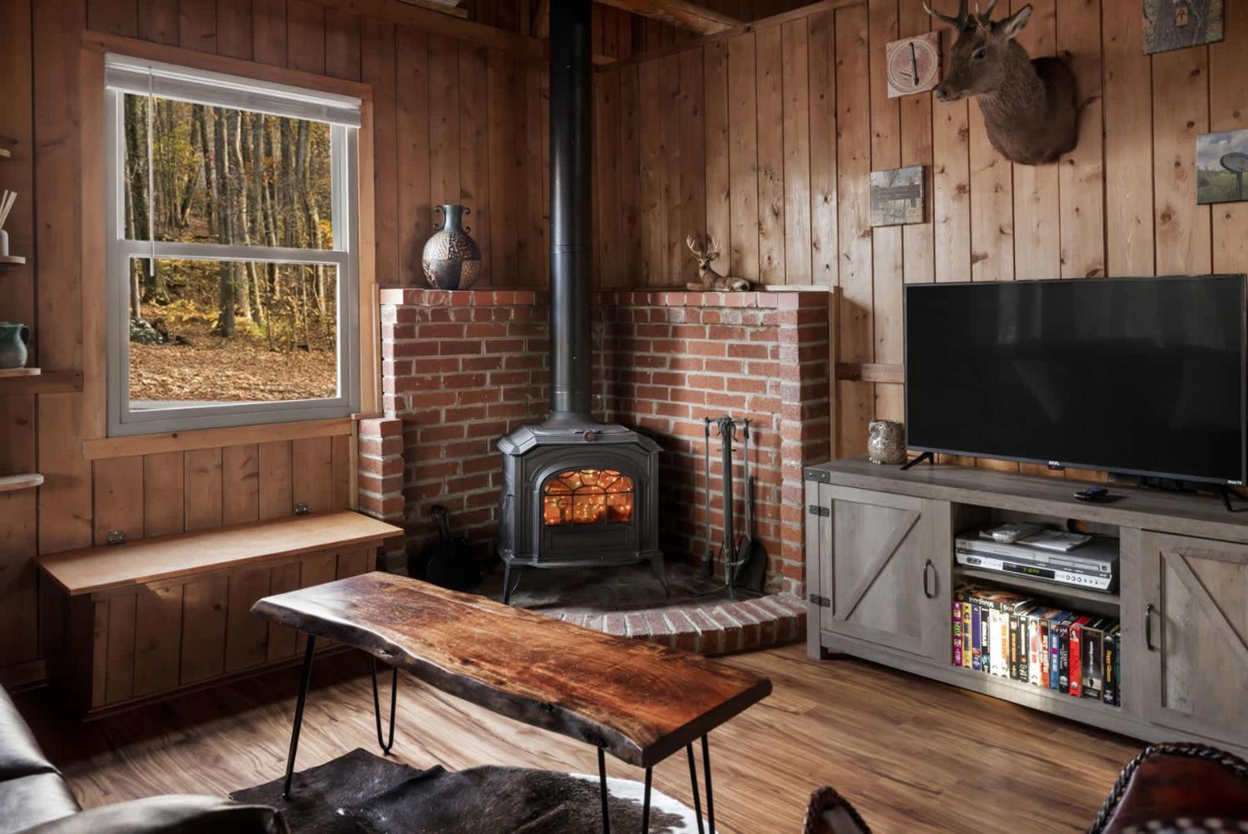 Cozy w Fire Pit Grill Deck Screened Porch WiFi view 2