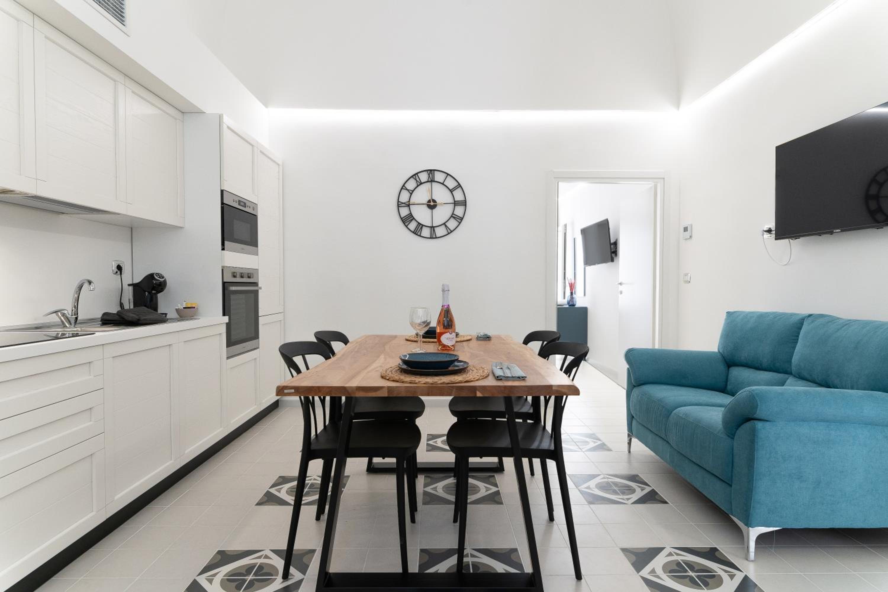 TheWhiteLuxury Collection - gessicaholidayhomes view 5