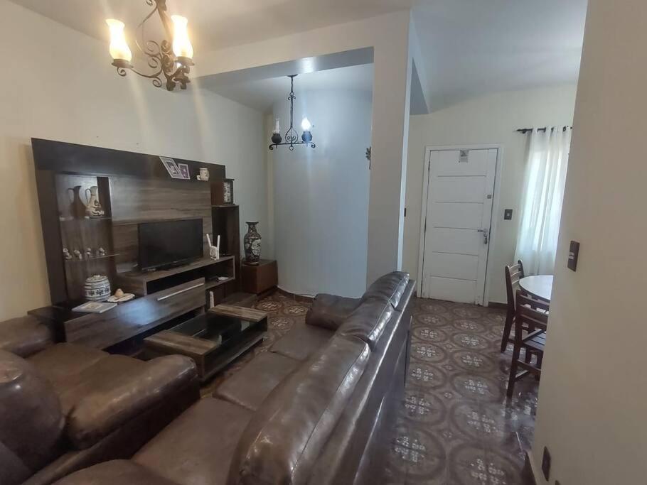Casa Inteira 100 metros da Praia Localização Perfeita
