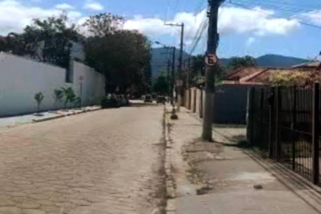 Casa Inteira 100 metros da Praia Localização Perfeita