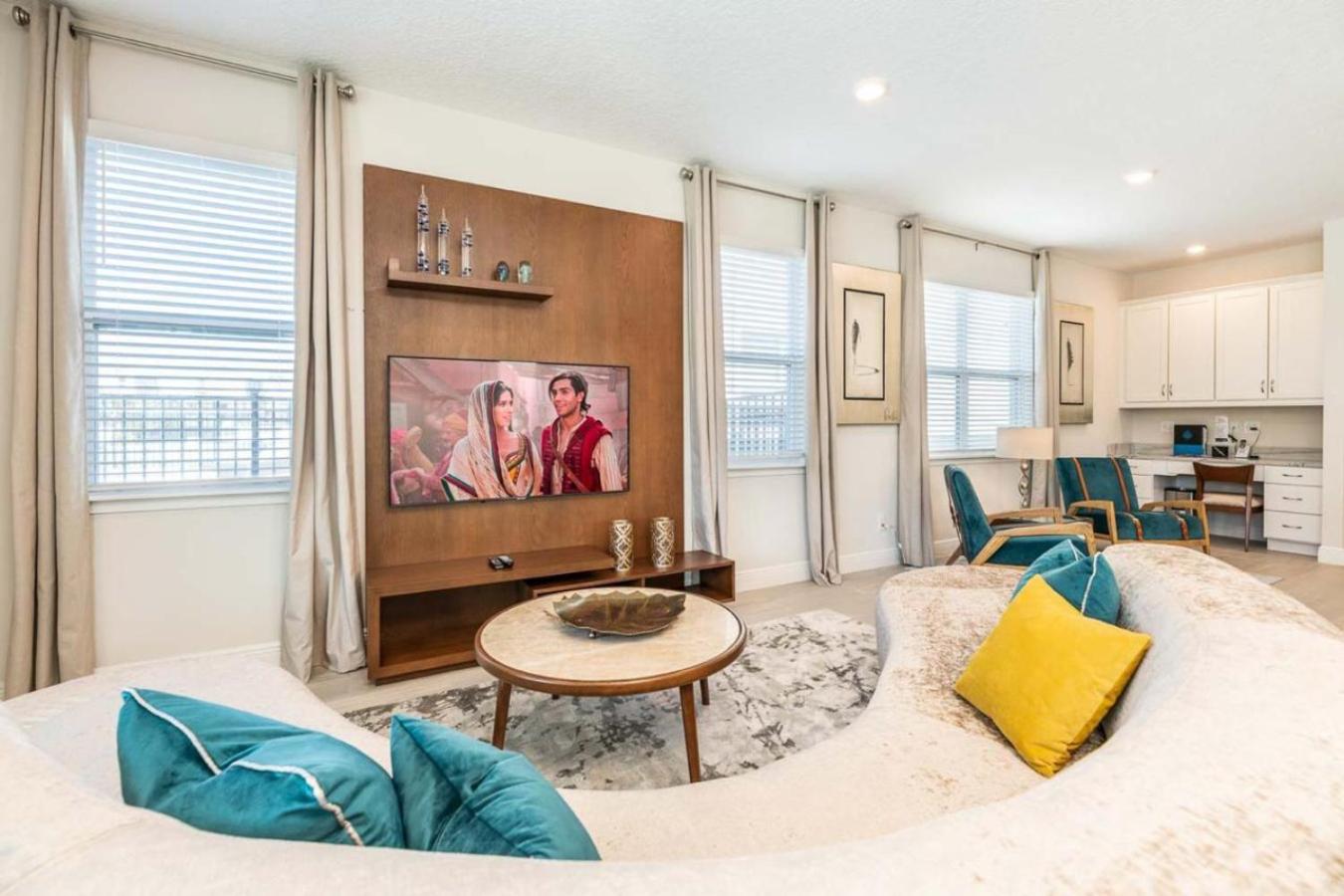 Stunning Spacious 6 Bed Villa with Themed Games Room