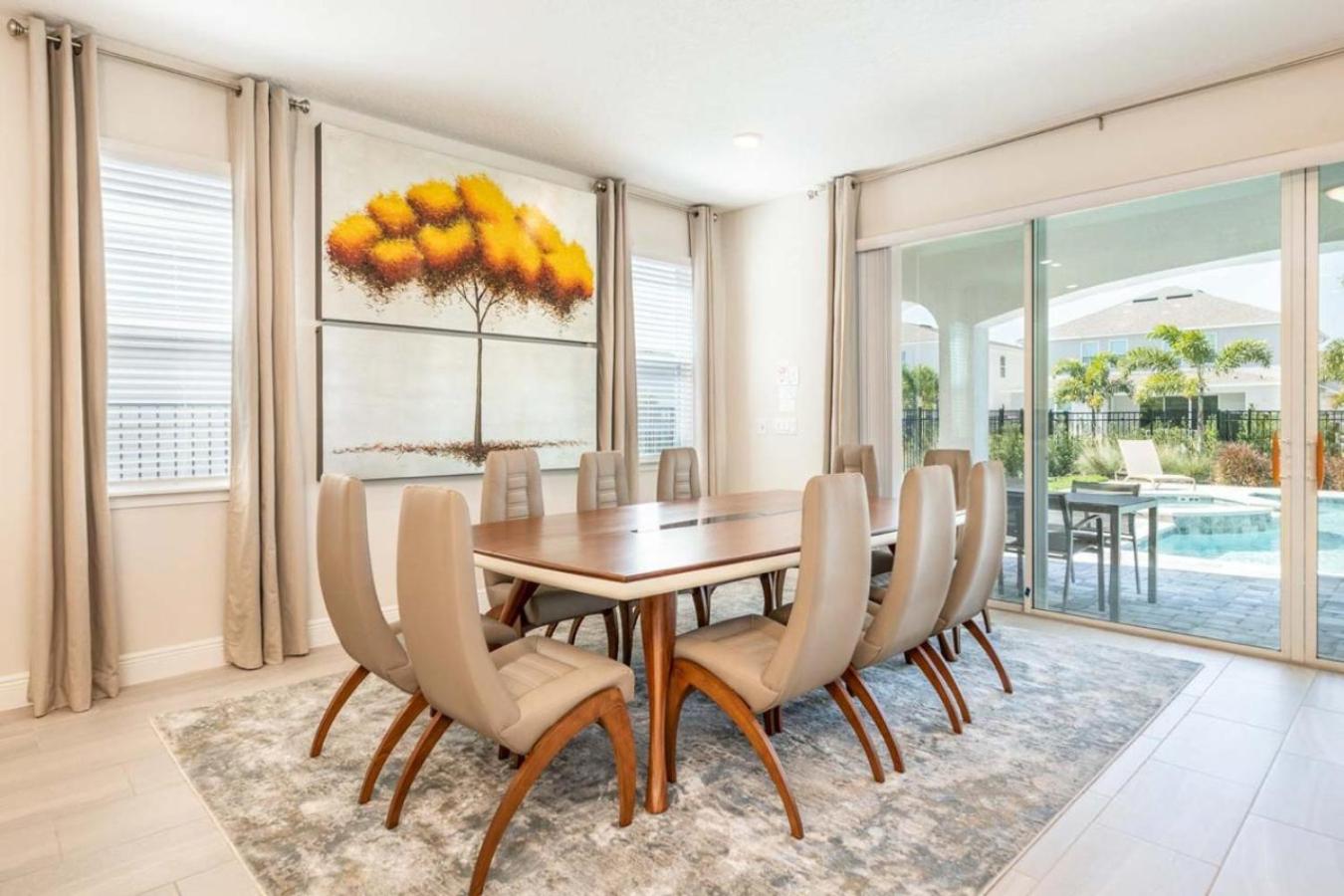 Stunning Spacious 6 Bed Villa with Themed Games Room