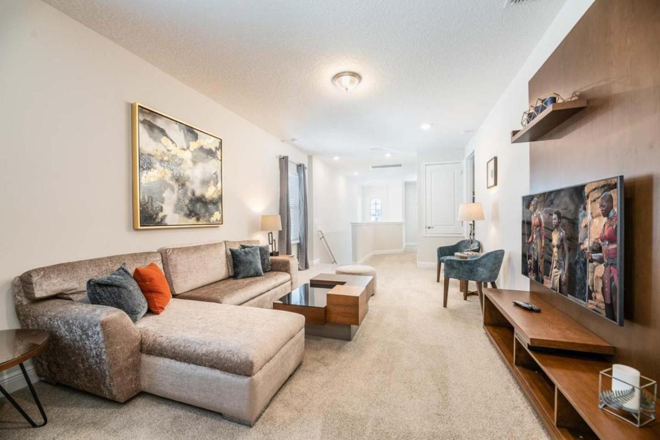 Stunning Spacious 6 Bed Villa with Themed Games Room