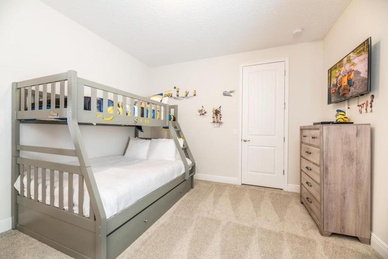 Stunning Spacious 6 Bed Villa with Themed Games Room