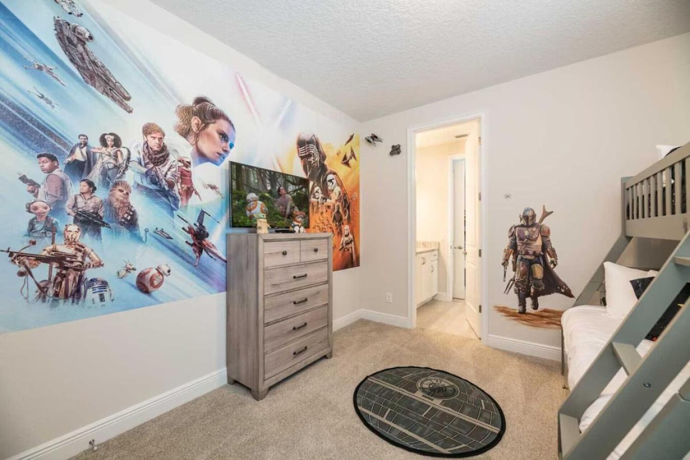 Stunning Spacious 6 Bed Villa with Themed Games Room