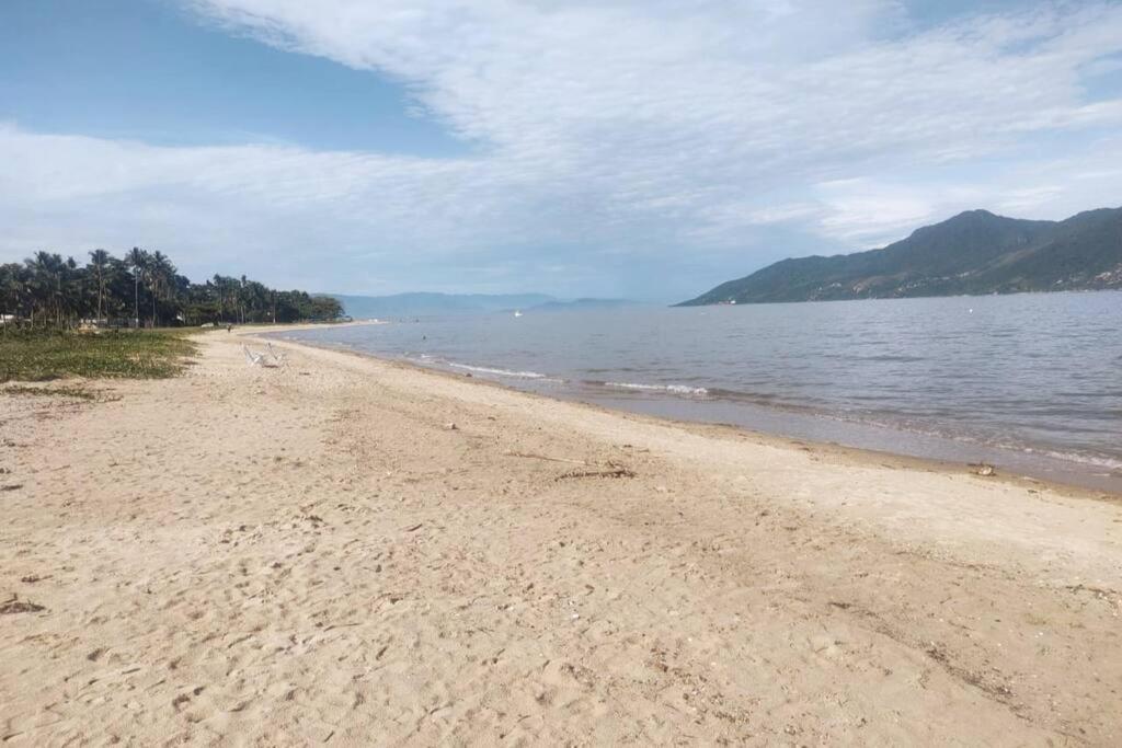 Casa Inteira 100 metros da Praia Localização Perfeita