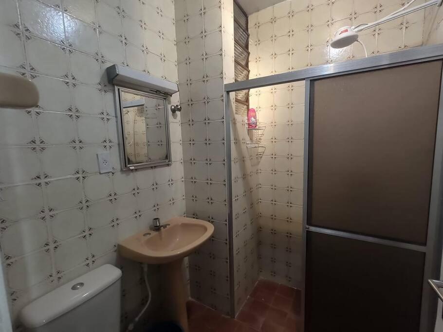 Casa Inteira 100 metros da Praia Localização Perfeita