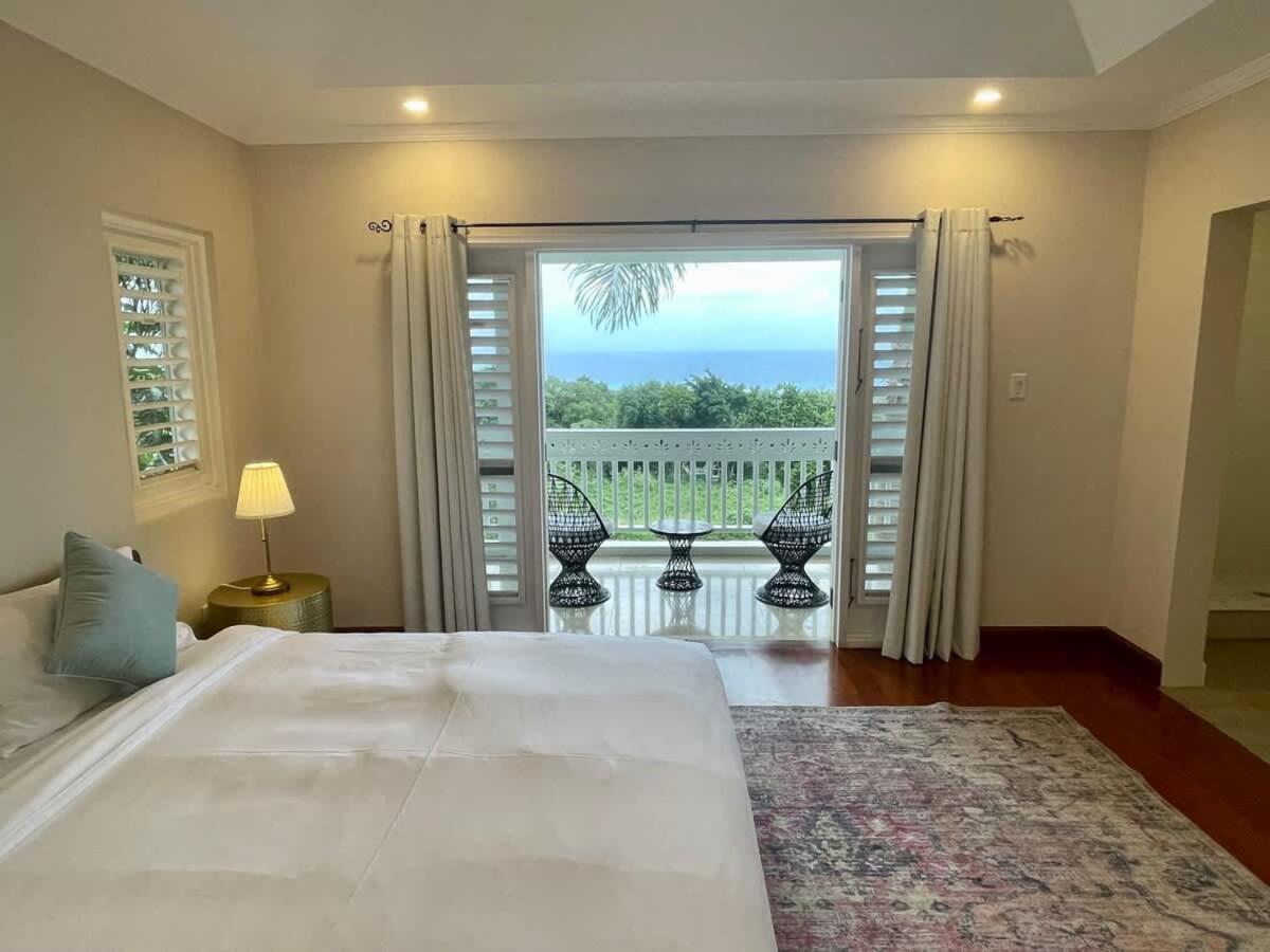 Hospitality Expert Greens 2BR Pool Beach view 3