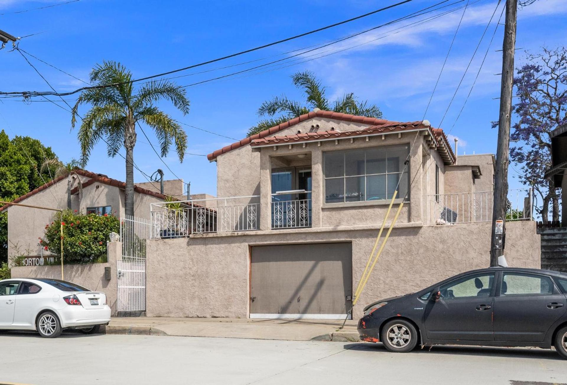 Mission Hills Dream - BBQ, Patios, AC, Parking view 3