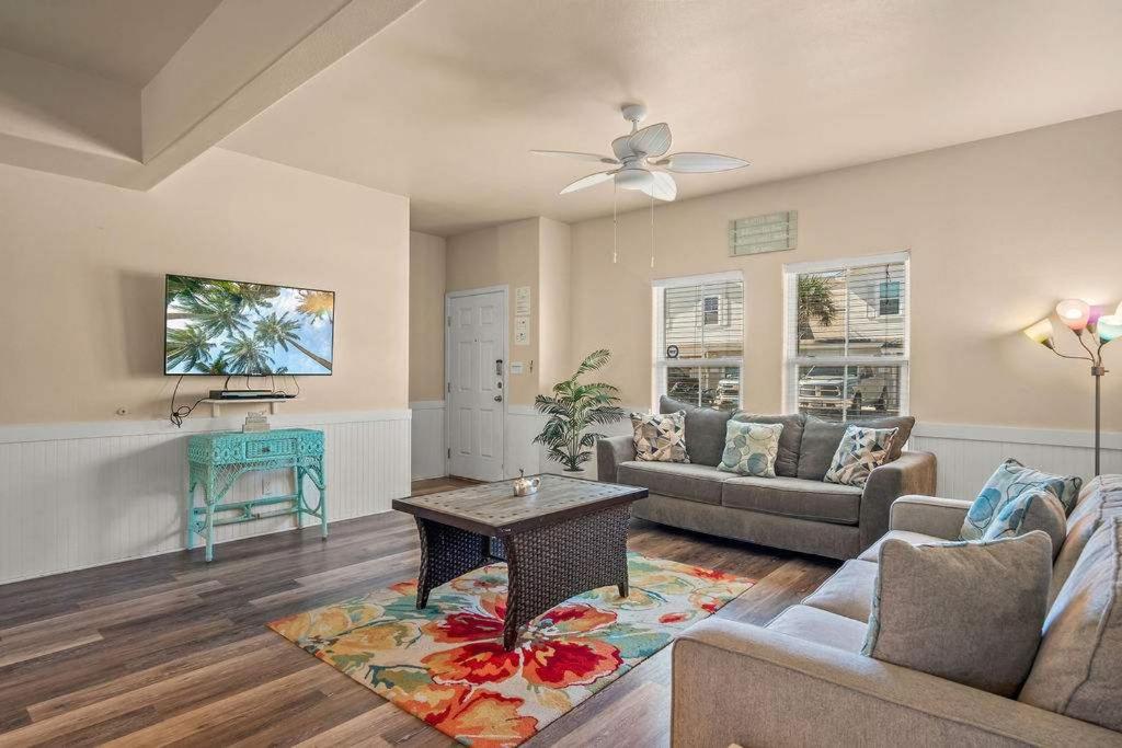 Walk to Beach Shared Pool & Grill Dog Friendly view 4