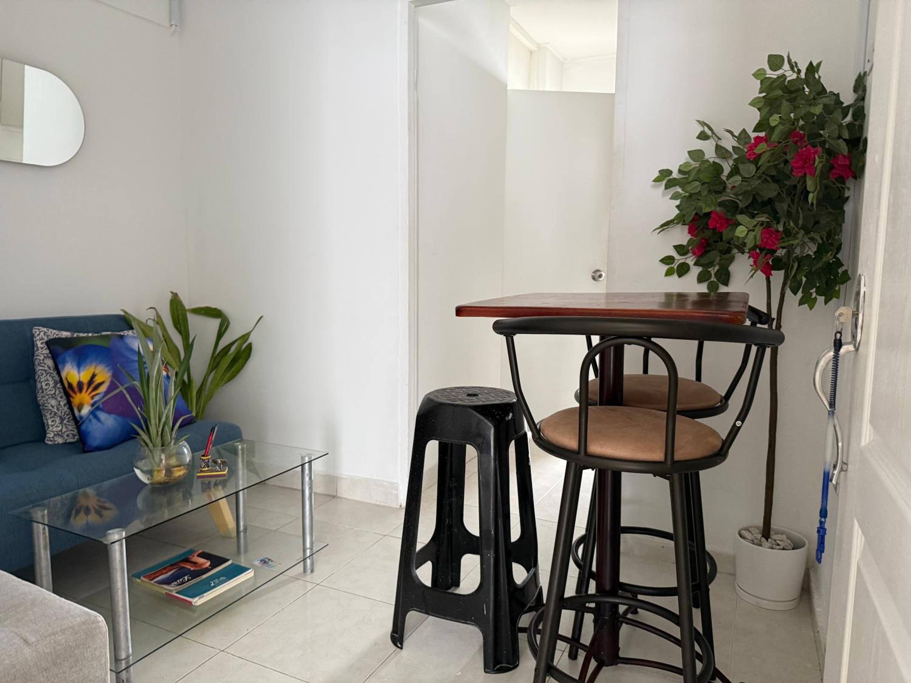 Aparta estudio de dos dormitorios en el barrio el Laguito