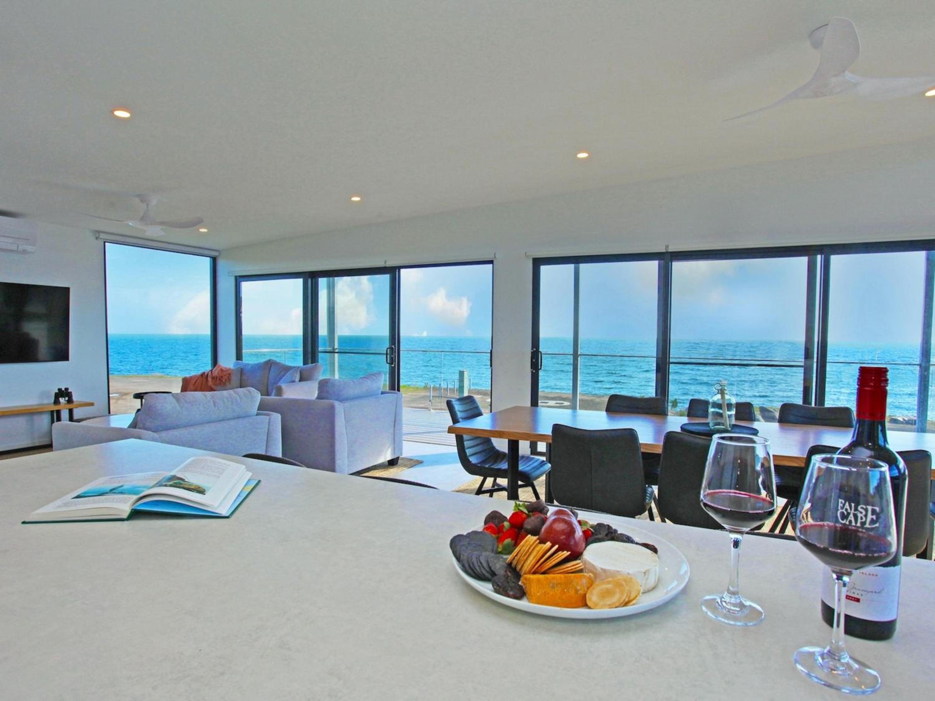 Apartment 01 The SS Karatta Sleeps 4