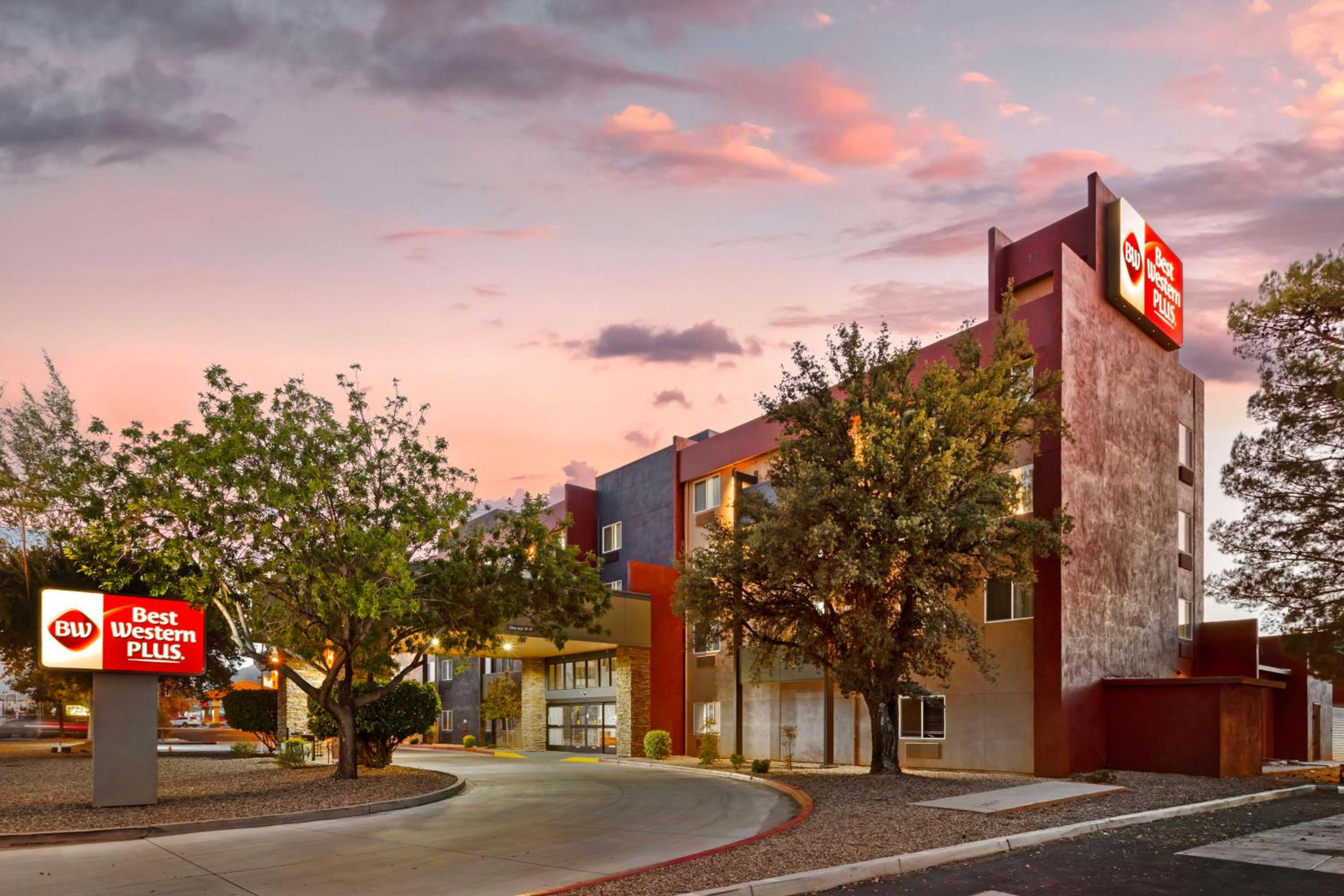 Sierra Vista Vacations - Best Western Plus Sun Canyon - Property Image 1
