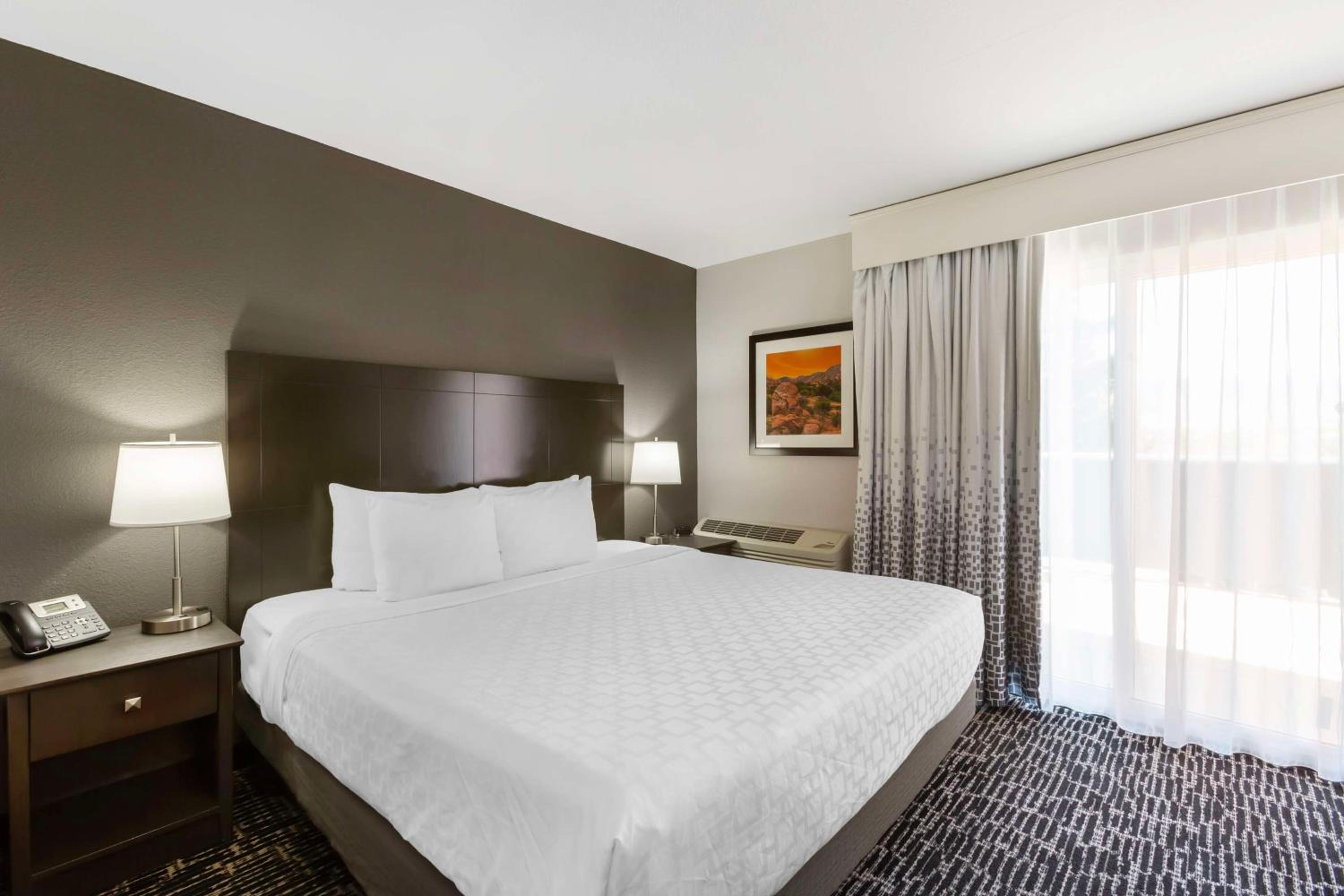 Sierra Vista Vacations - Best Western Plus Sun Canyon - Property Image 3