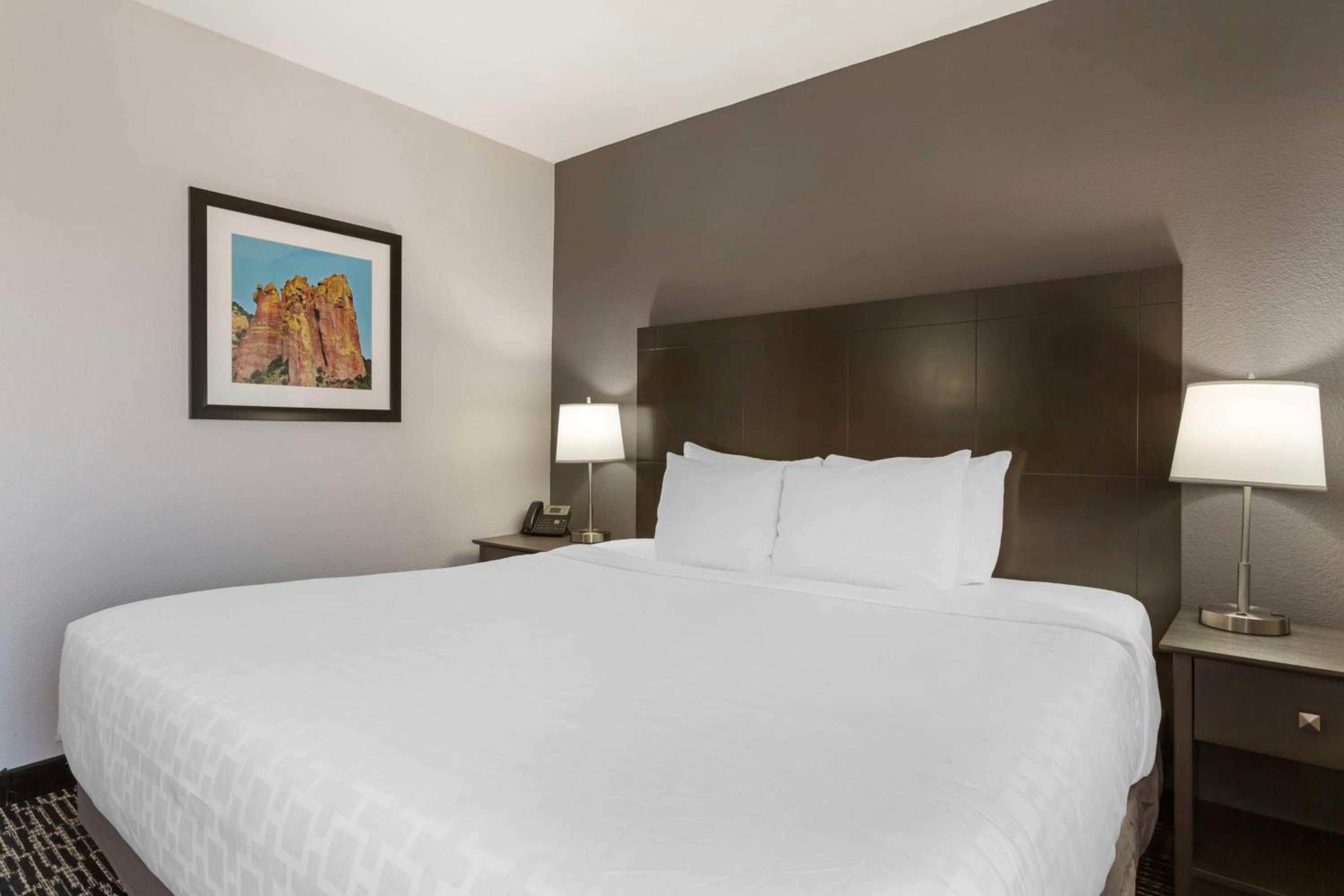 Sierra Vista Vacations - Best Western Plus Sun Canyon - Property Image 2
