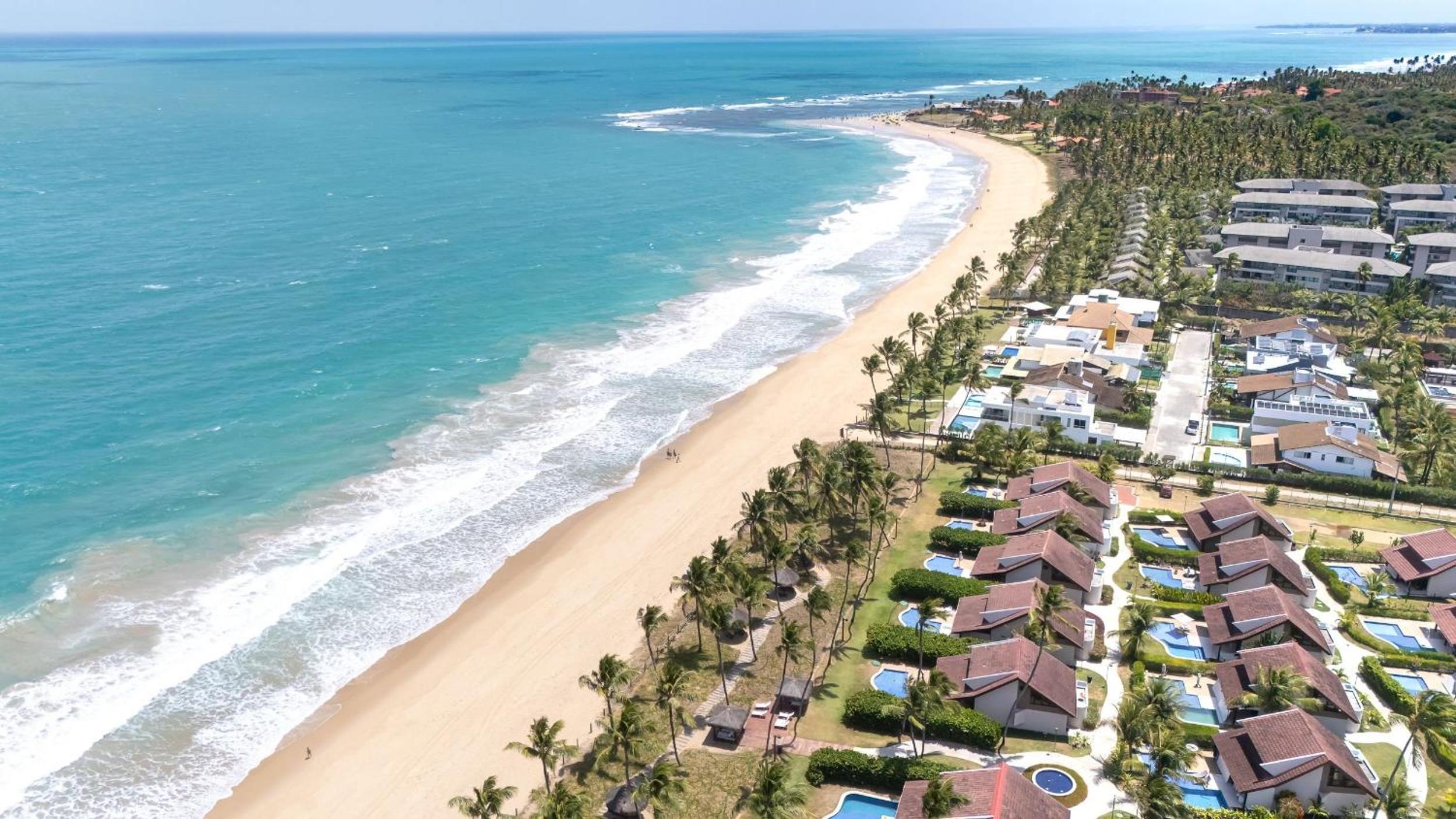 Awaken all your senses in this charming bungalow, situated in the heart of a luxurious seaside resort. A perfect refuge for those looking for comfort and p