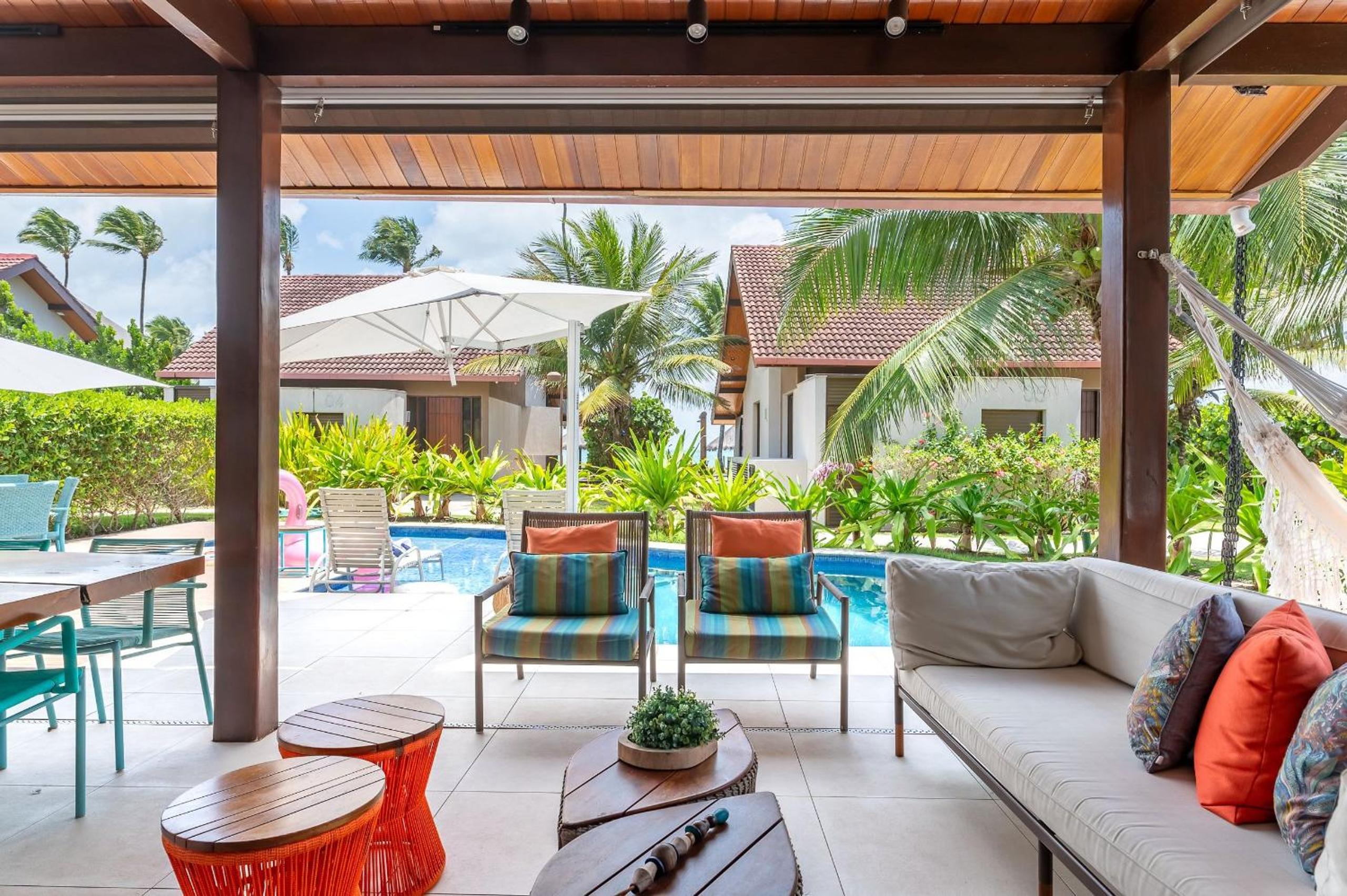 Awaken all your senses in this charming bungalow, situated in the heart of a luxurious seaside resort. A perfect refuge for those looking for comfort and p