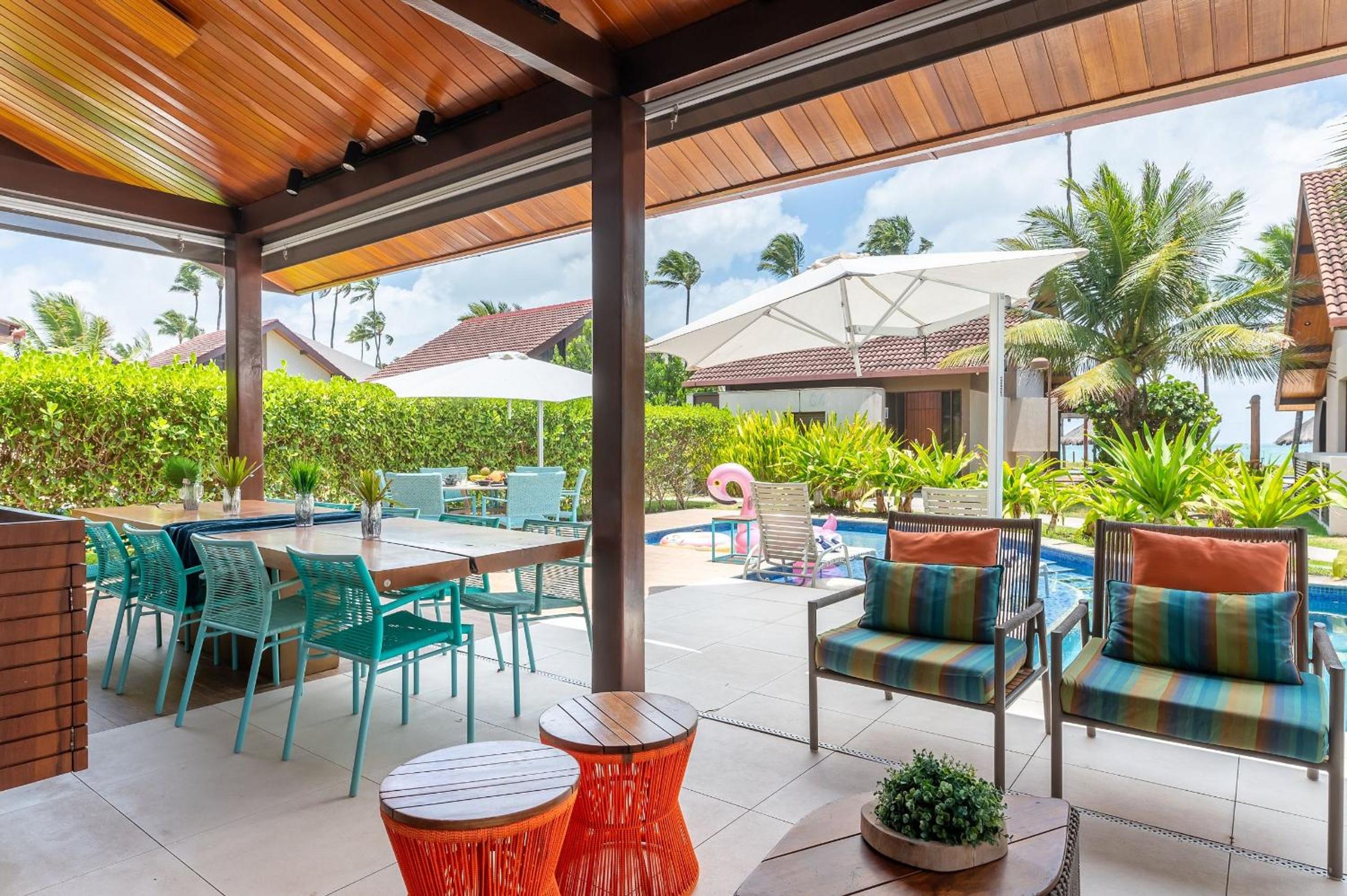 Awaken all your senses in this charming bungalow, situated in the heart of a luxurious seaside resort. A perfect refuge for those looking for comfort and p