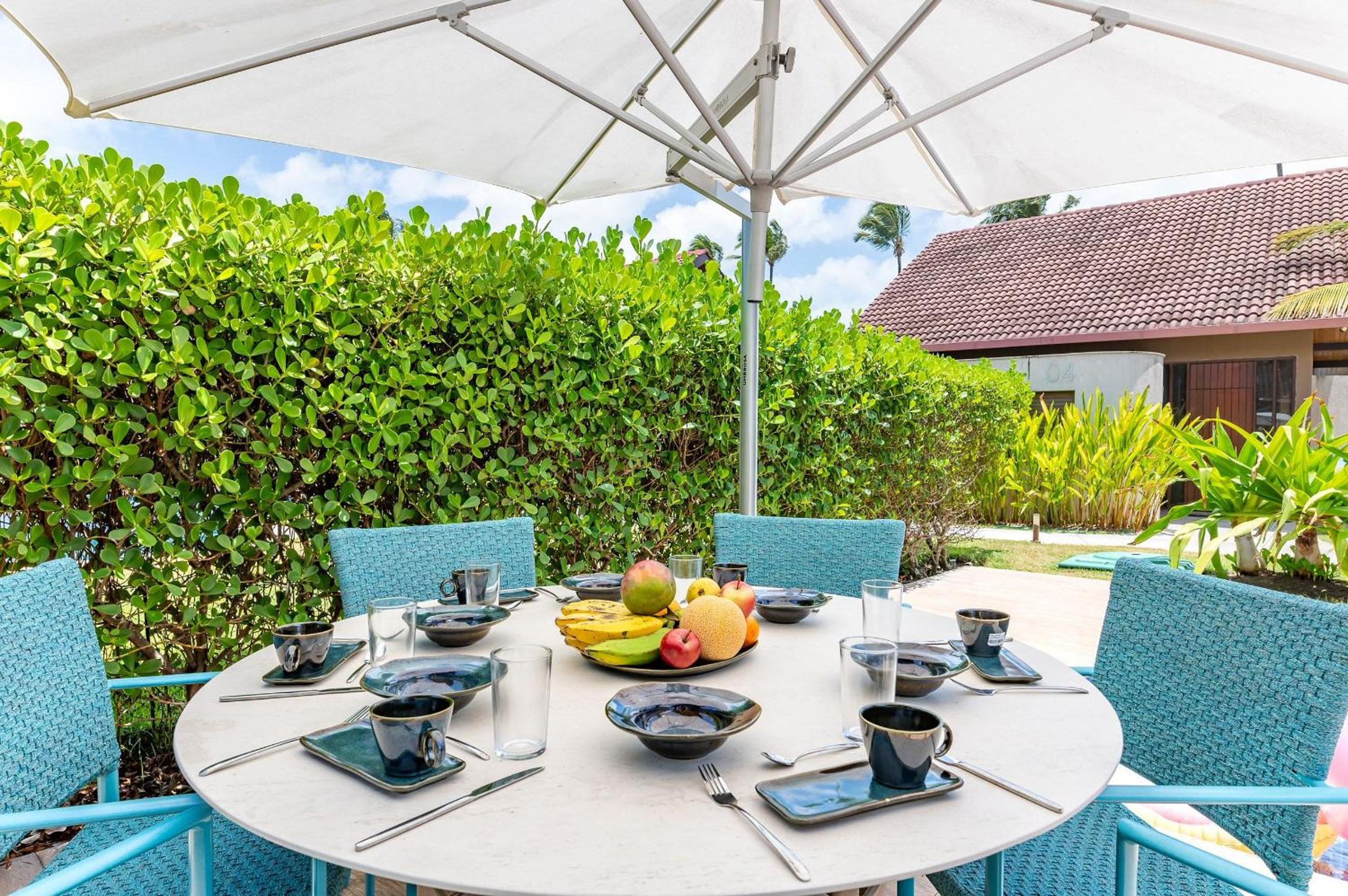 Awaken all your senses in this charming bungalow, situated in the heart of a luxurious seaside resort. A perfect refuge for those looking for comfort and p